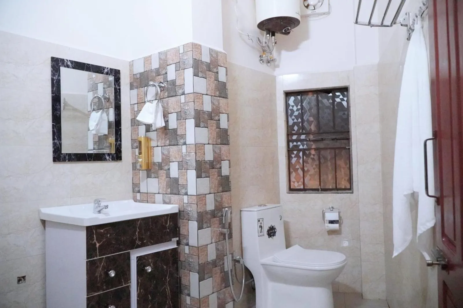 Shower in ROYALTY GLOBAL HOMESTAY