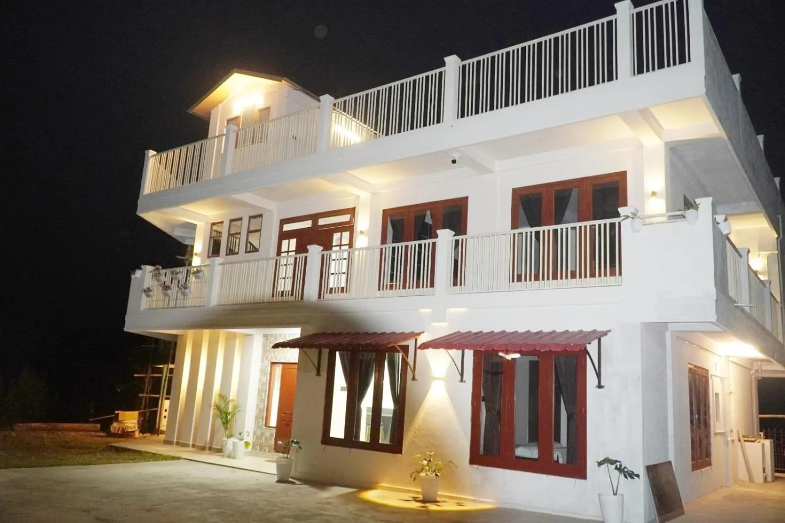 Property building in ROYALTY GLOBAL HOMESTAY