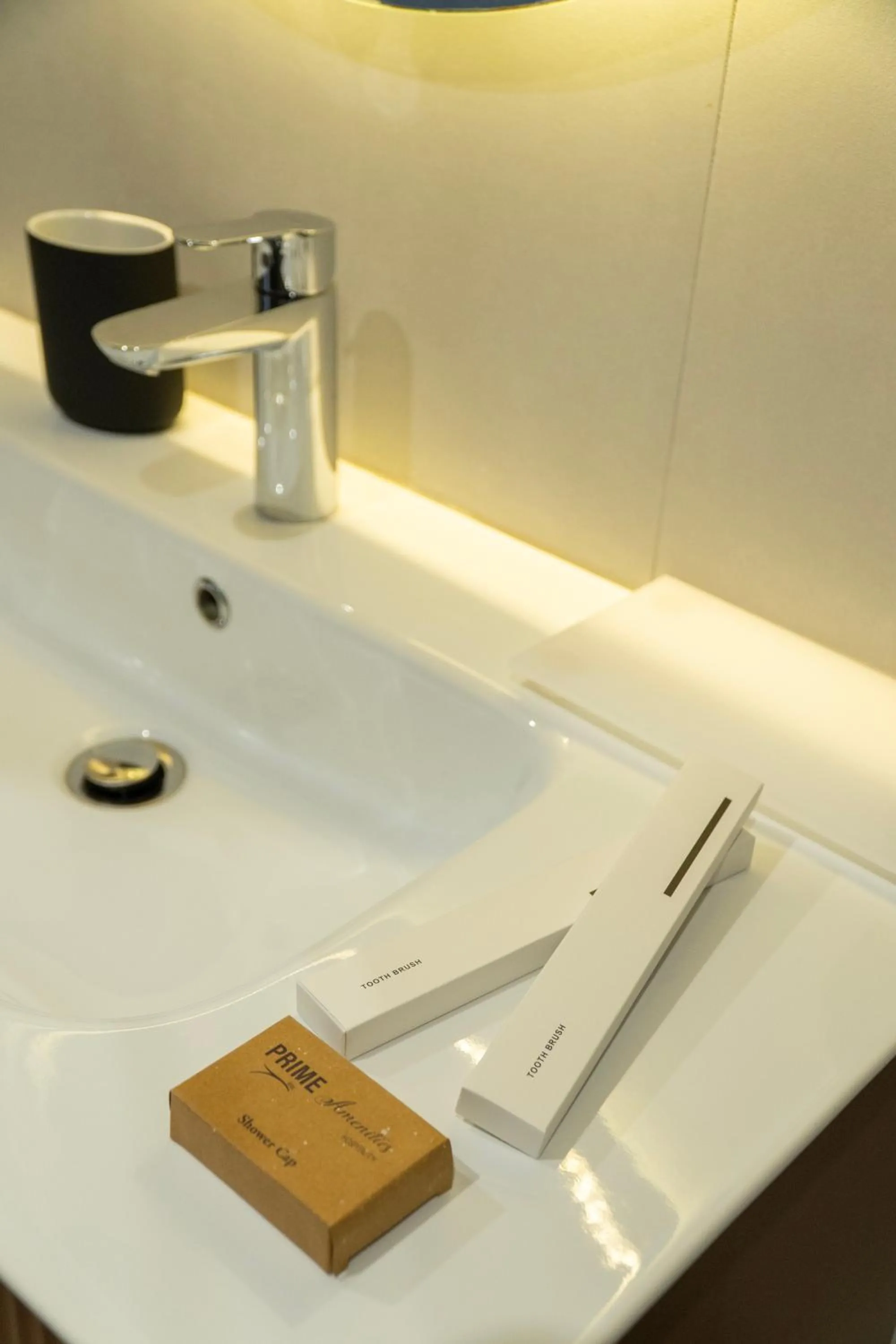 Deluxe Twin Room with Balcony and Sea View in Joelle Premium Hotel