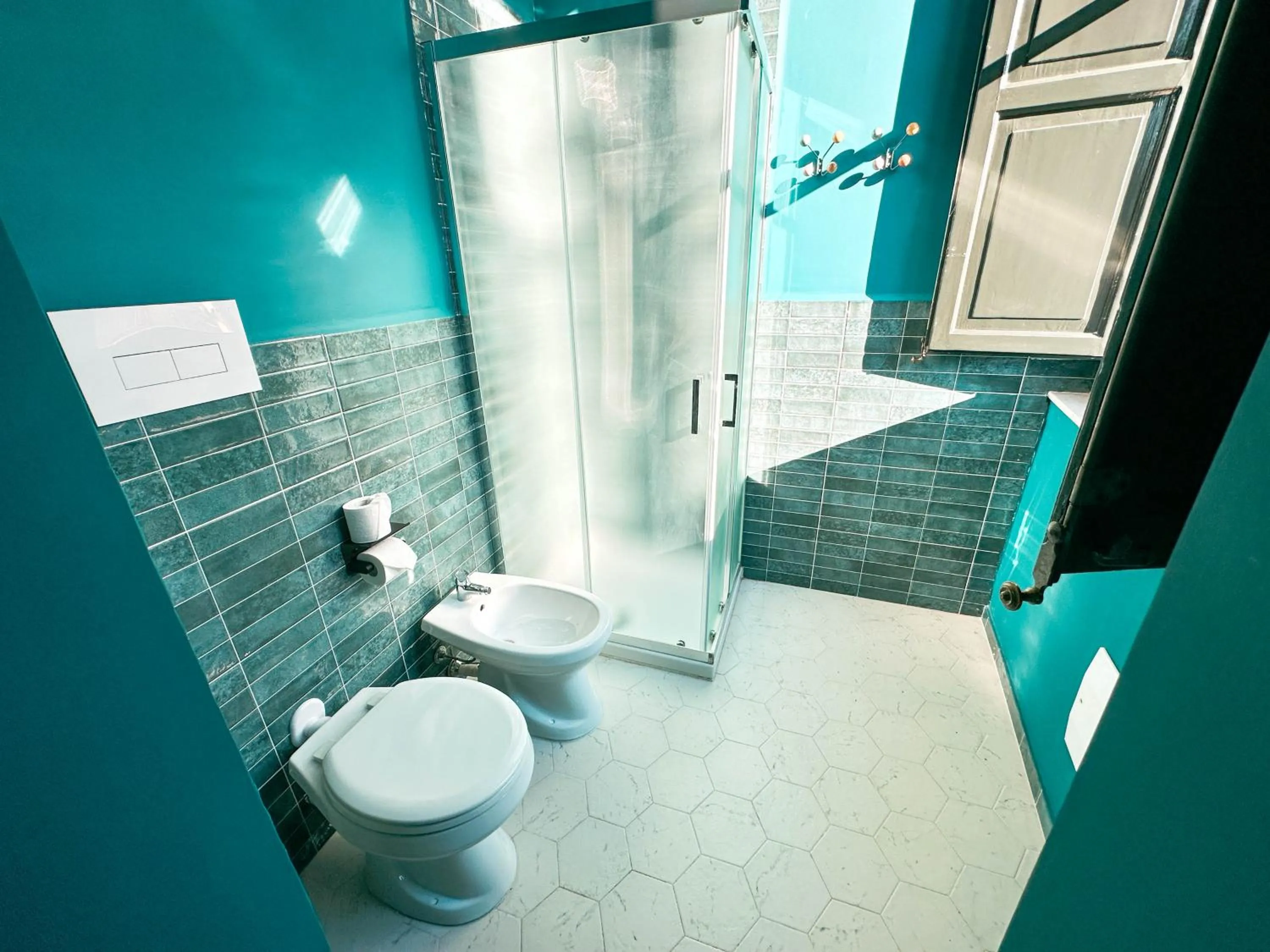 Shower in Ostello Bello Palermo