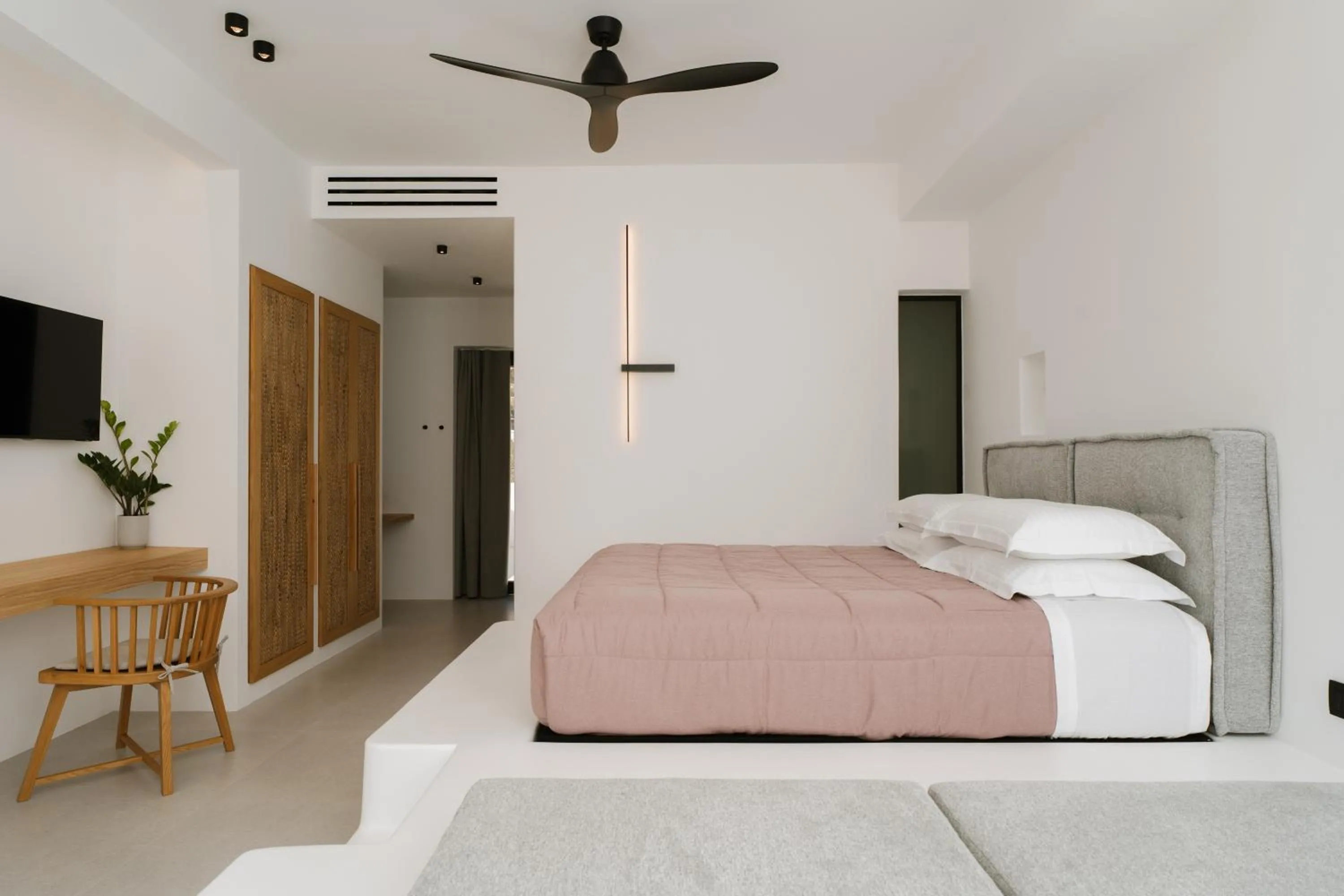 Photo of the whole room, Bed in Ios Bliss