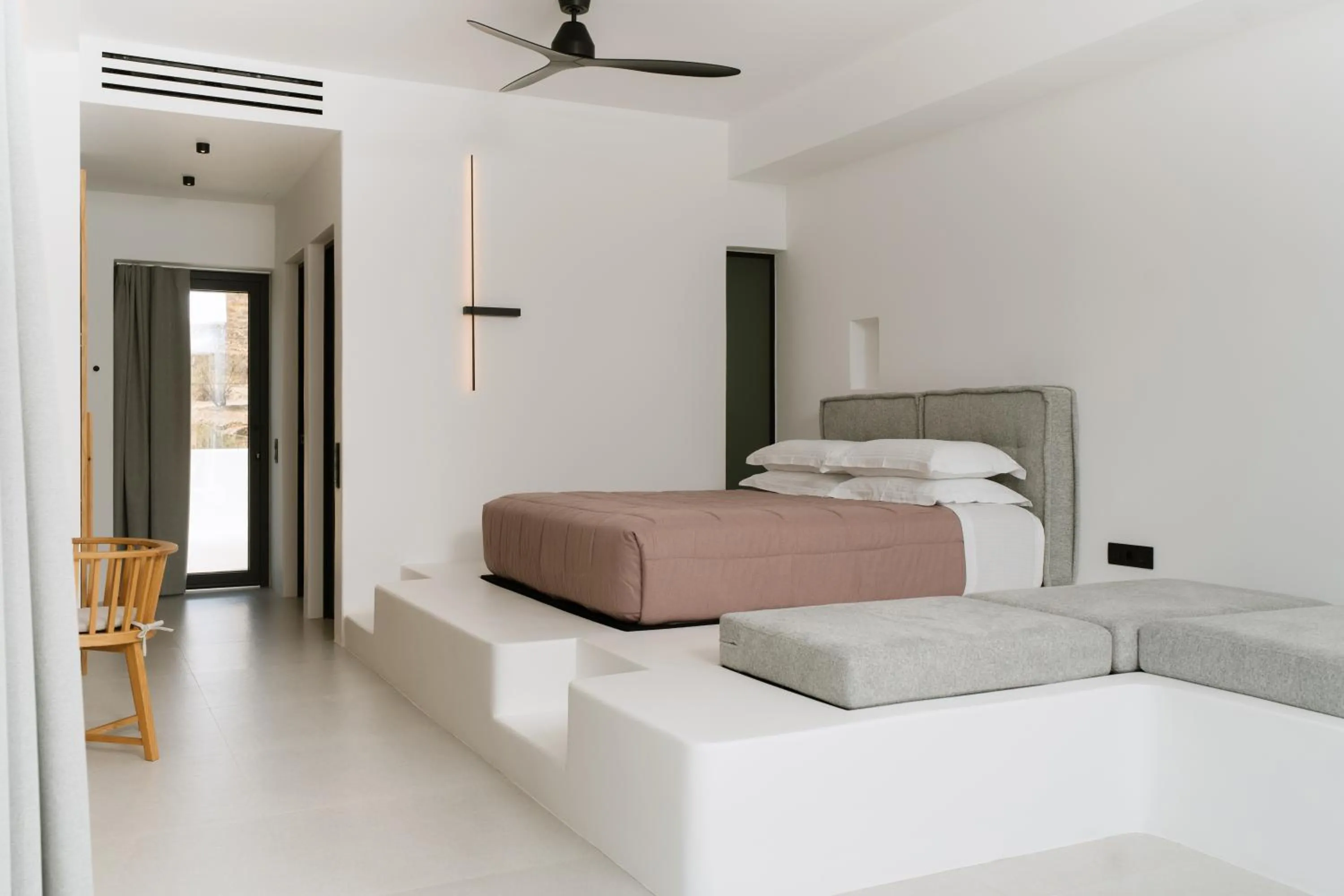 Photo of the whole room, Bed in Ios Bliss