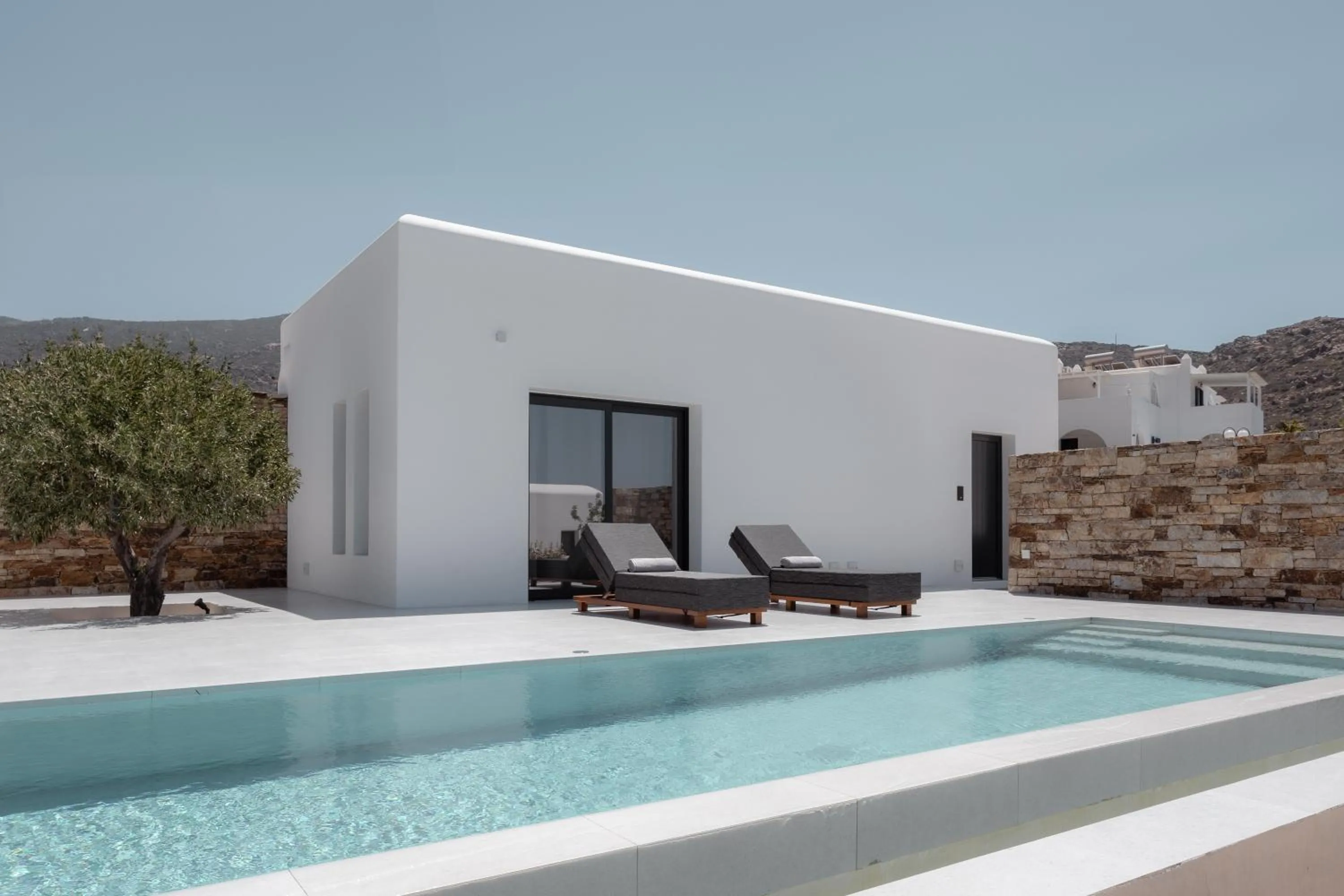 Pool view in Ios Bliss