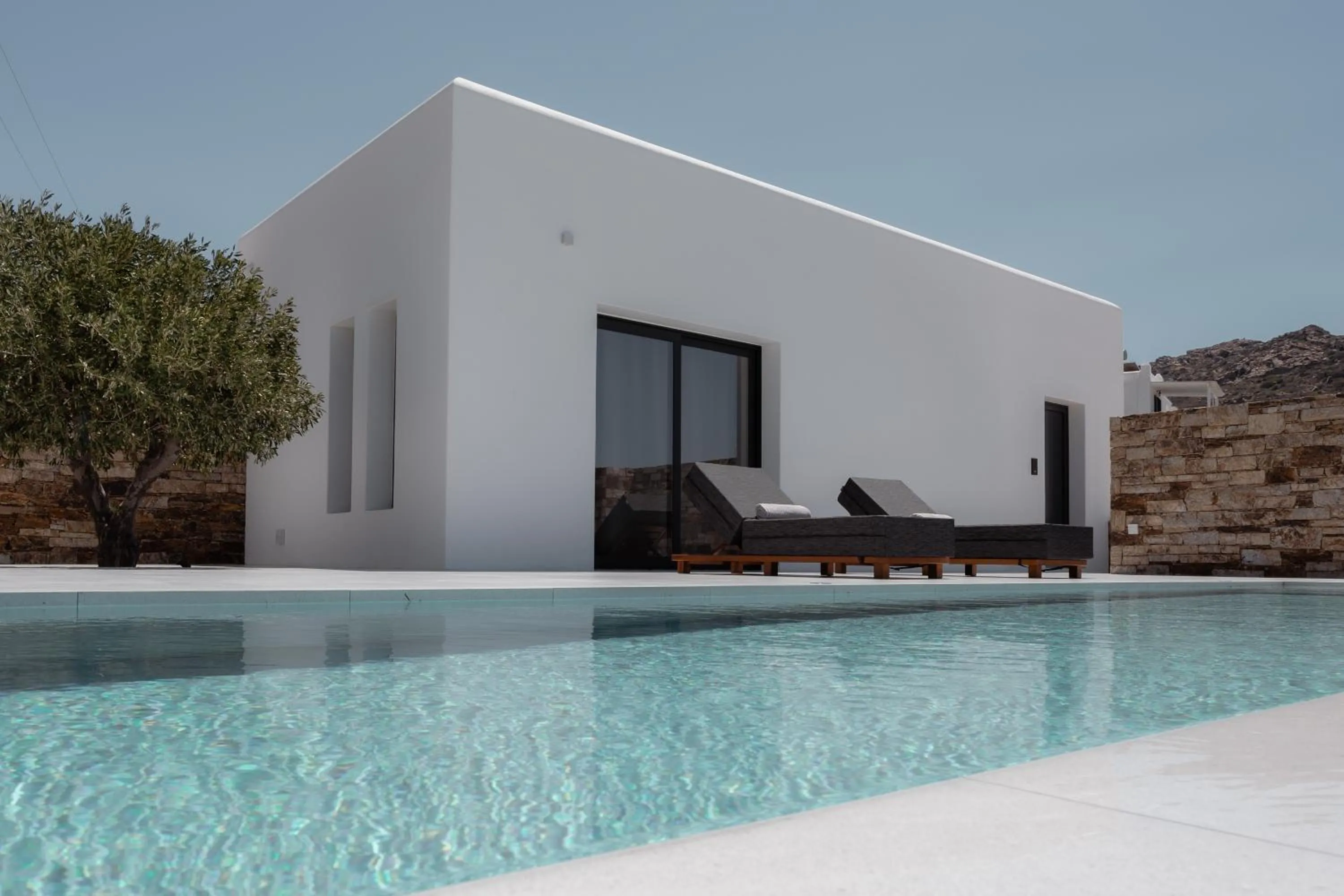 Pool view in Ios Bliss