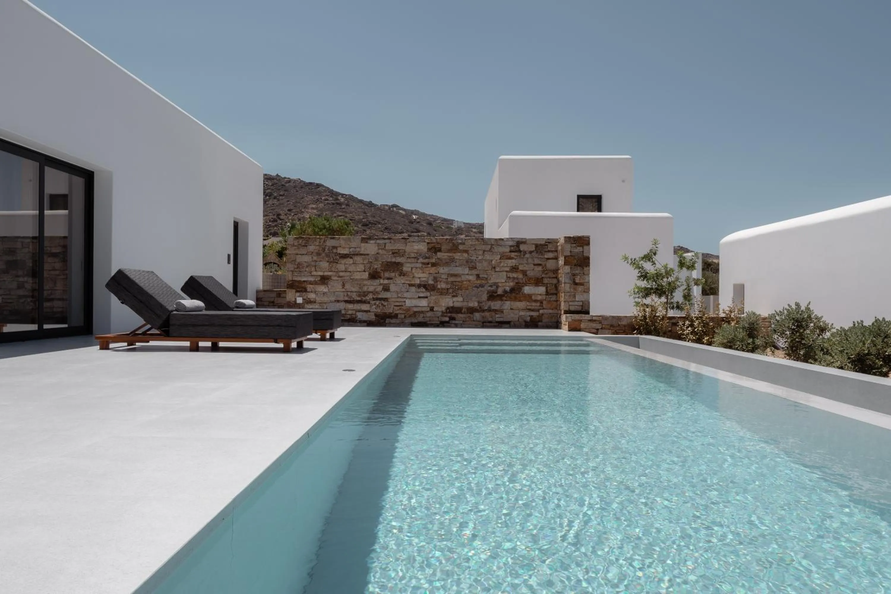 Pool view in Ios Bliss