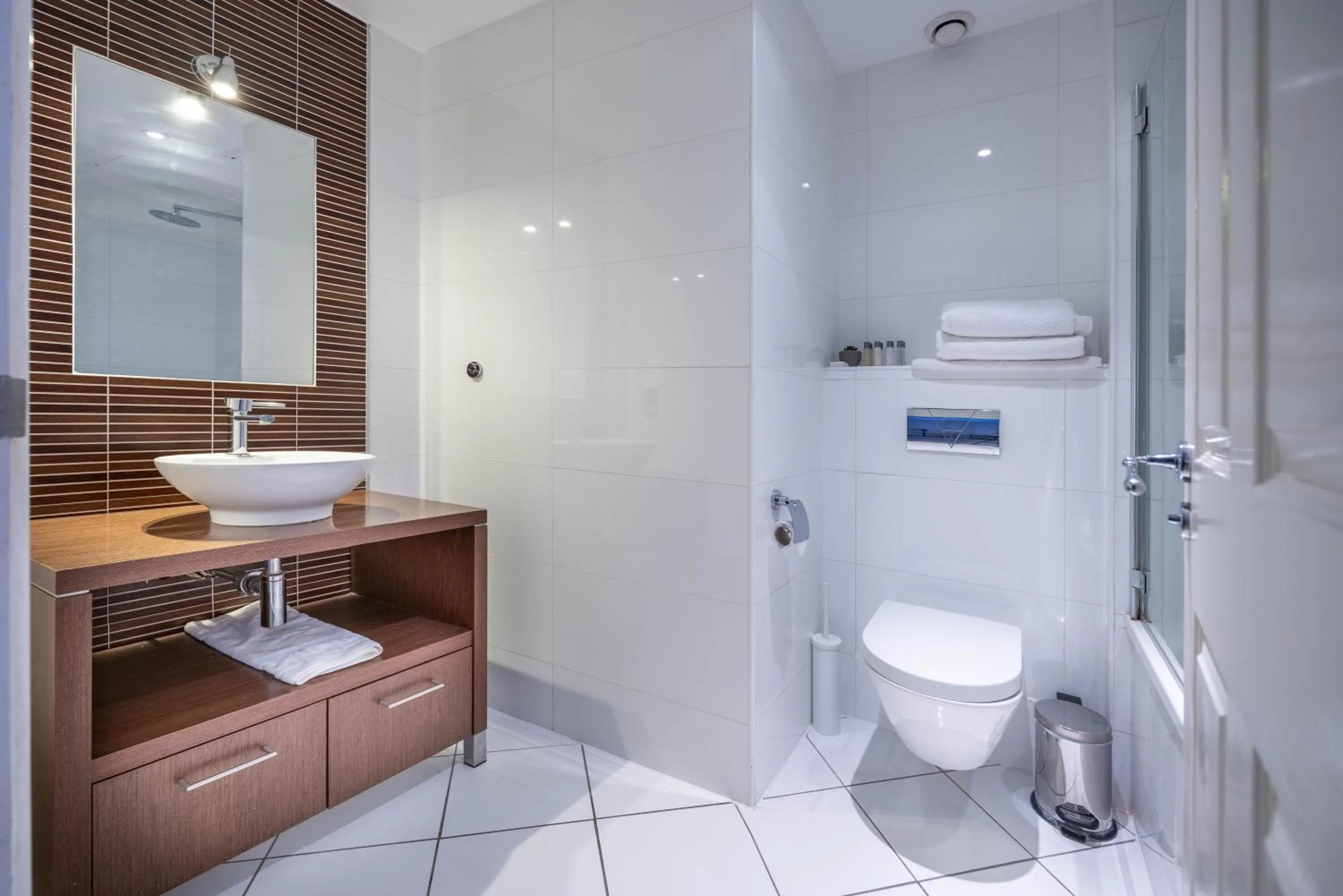 Bathroom in Cathedral Quarter Hotel - Derby