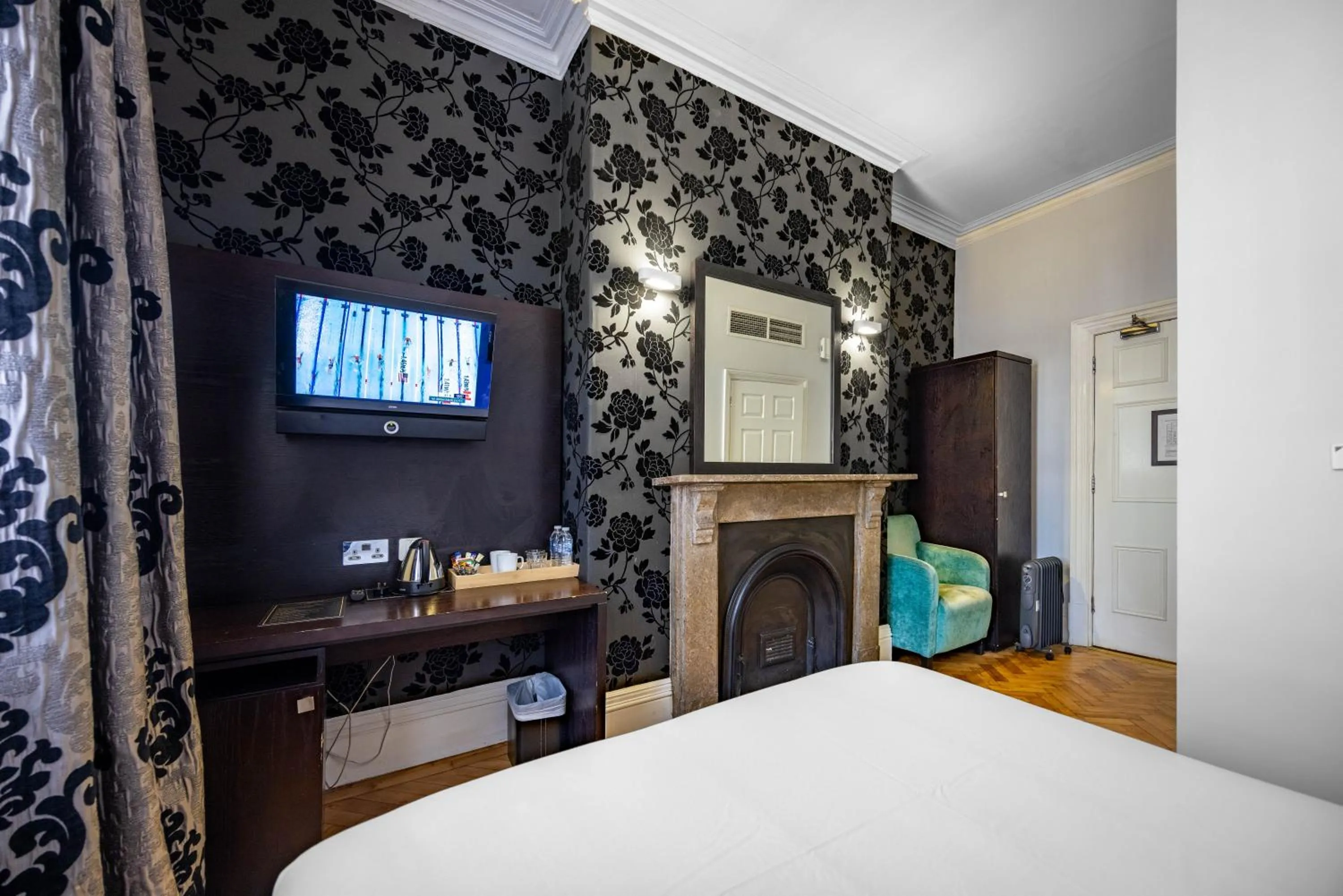 Bed in Cathedral Quarter Hotel - Derby
