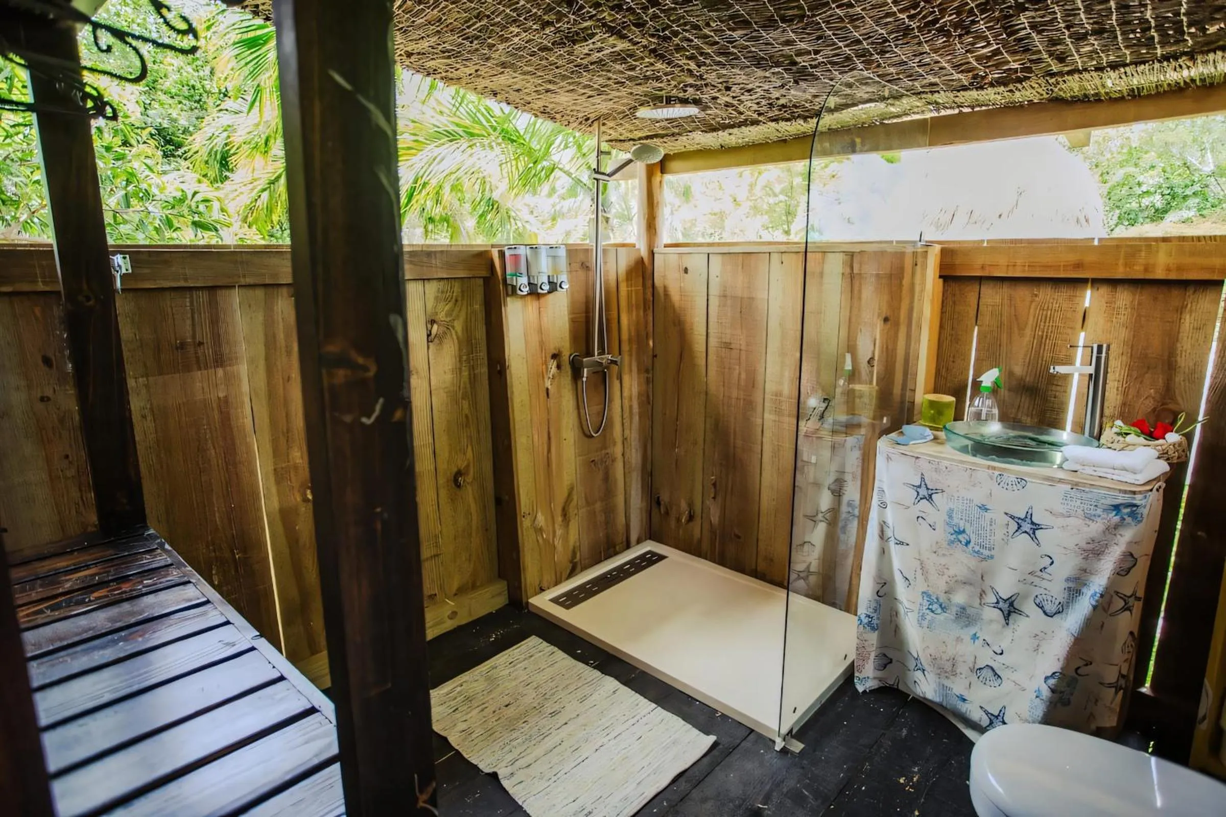 Shower in Casa El Paraiso, Eco Lodge