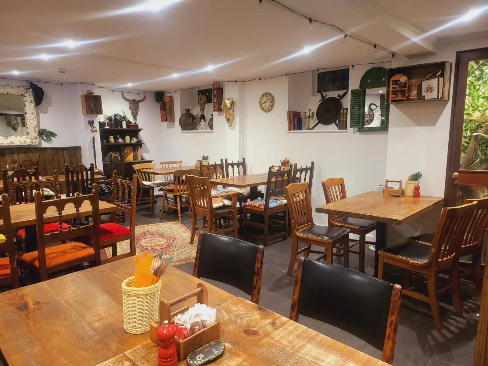 Restaurant/places to eat in The Old Bank House Hotel