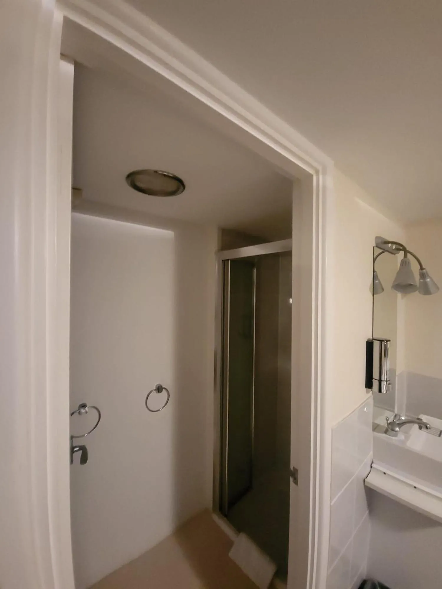 Bathroom in The Old Bank House Hotel