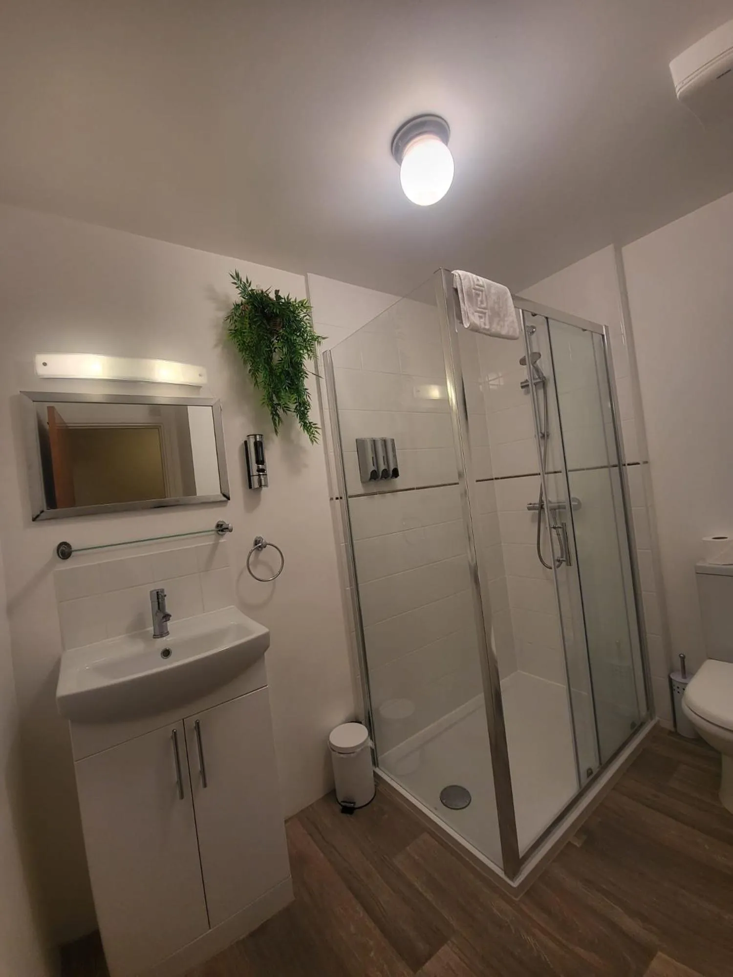 Bathroom in The Old Bank House Hotel