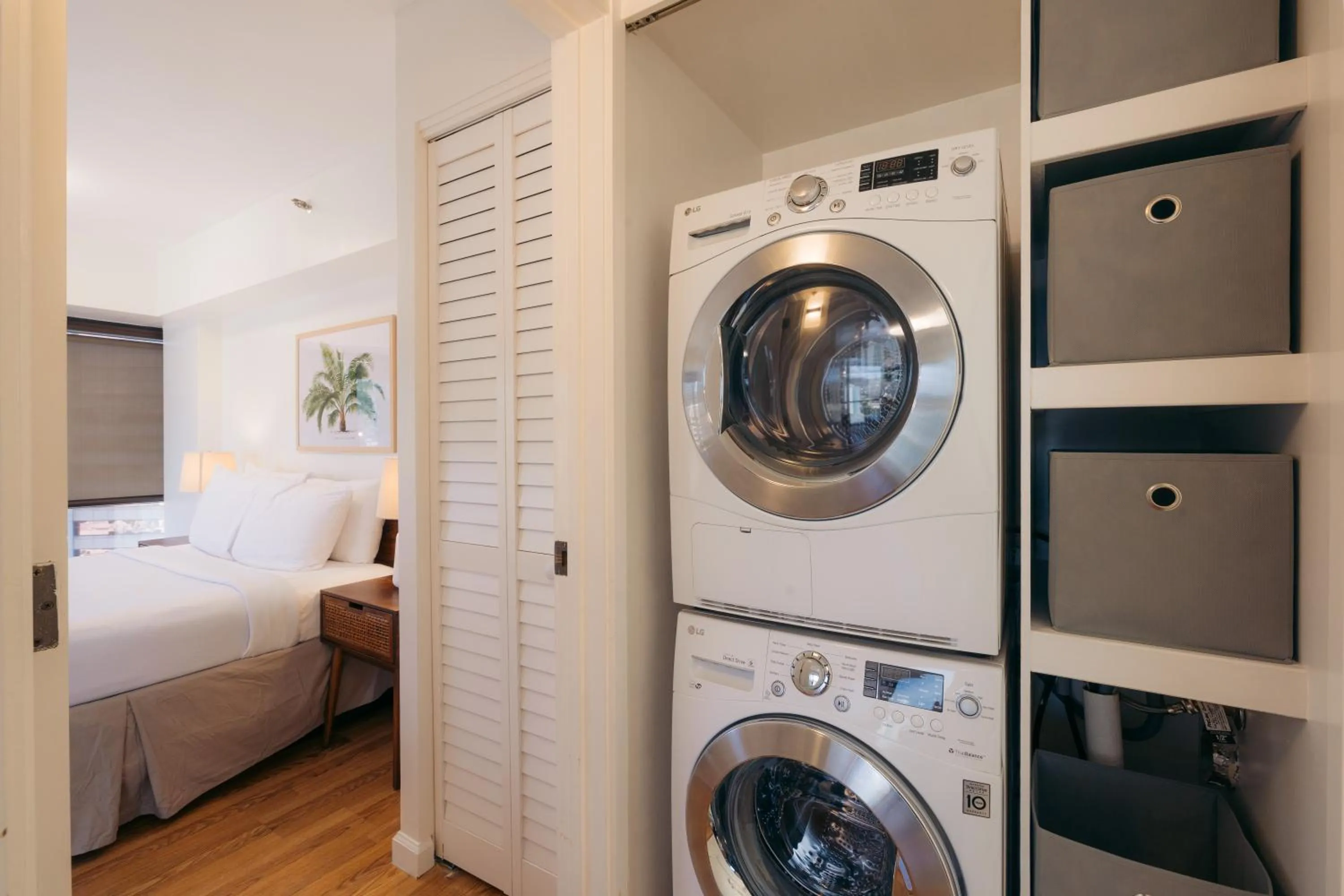 laundry, Bed in Bishop Suites at Executive Centre