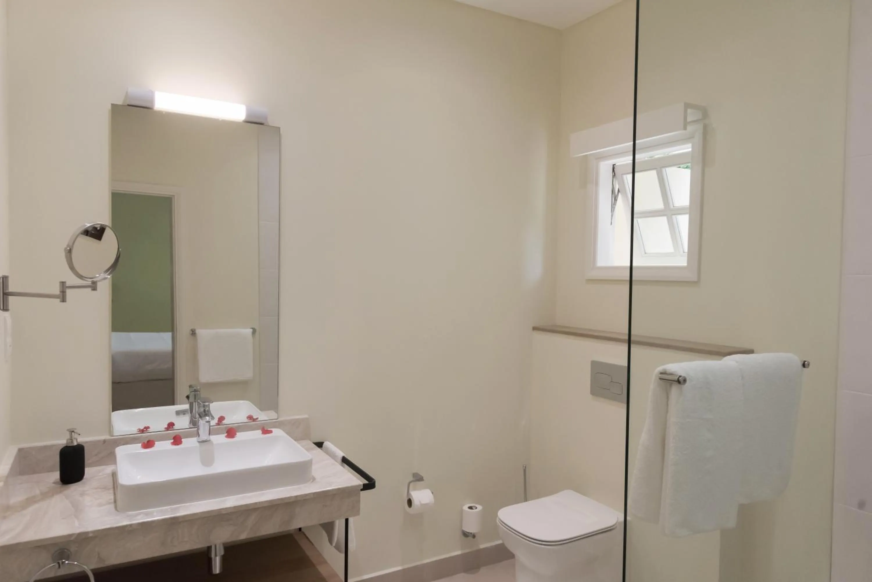 Bathroom in Residence Praslinoise