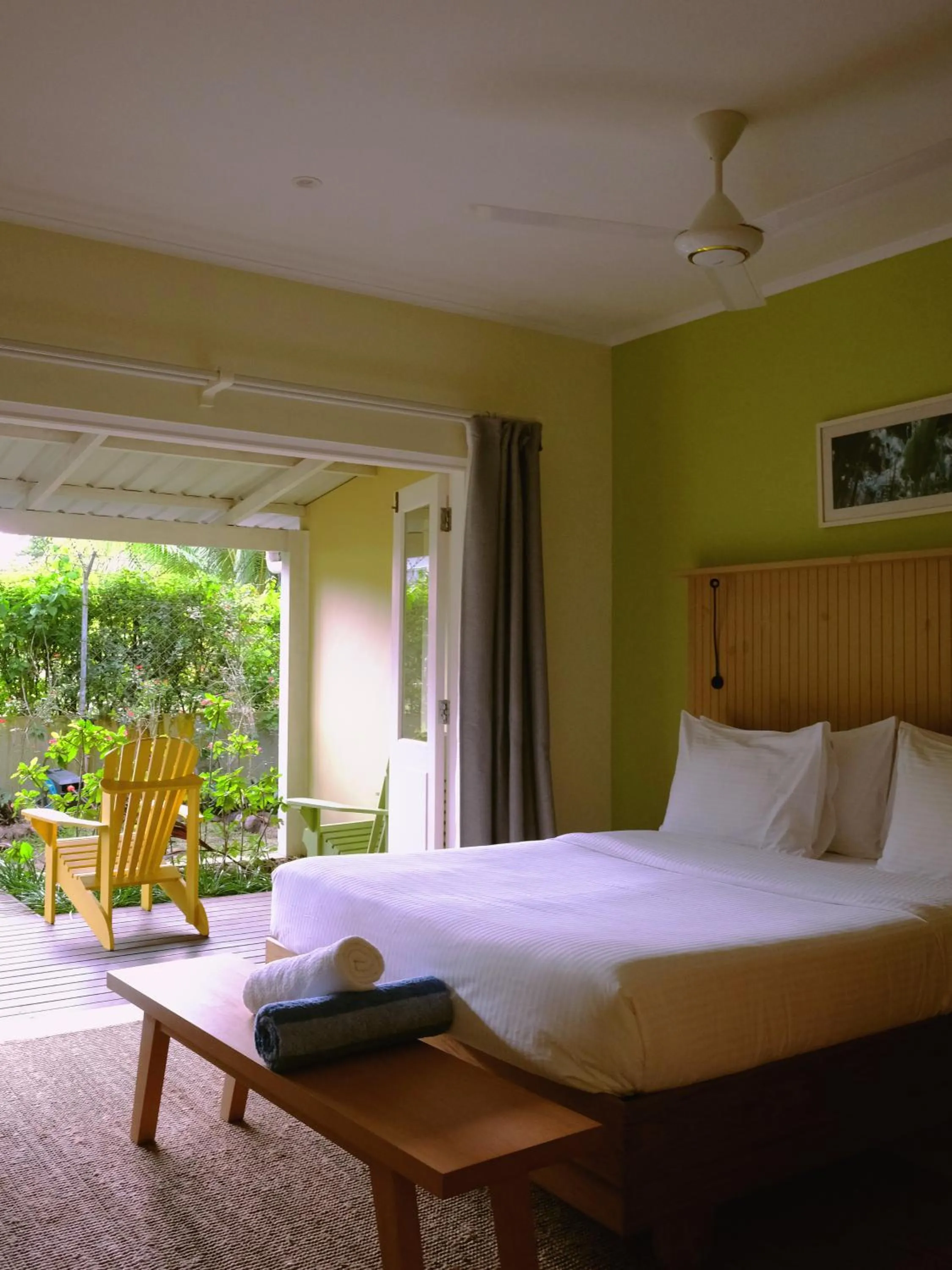 Bedroom, Bed in Residence Praslinoise