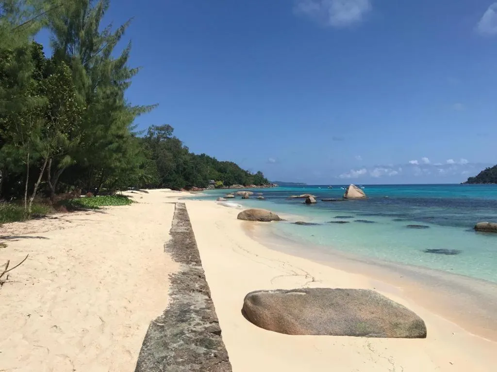 Beach in Residence Praslinoise