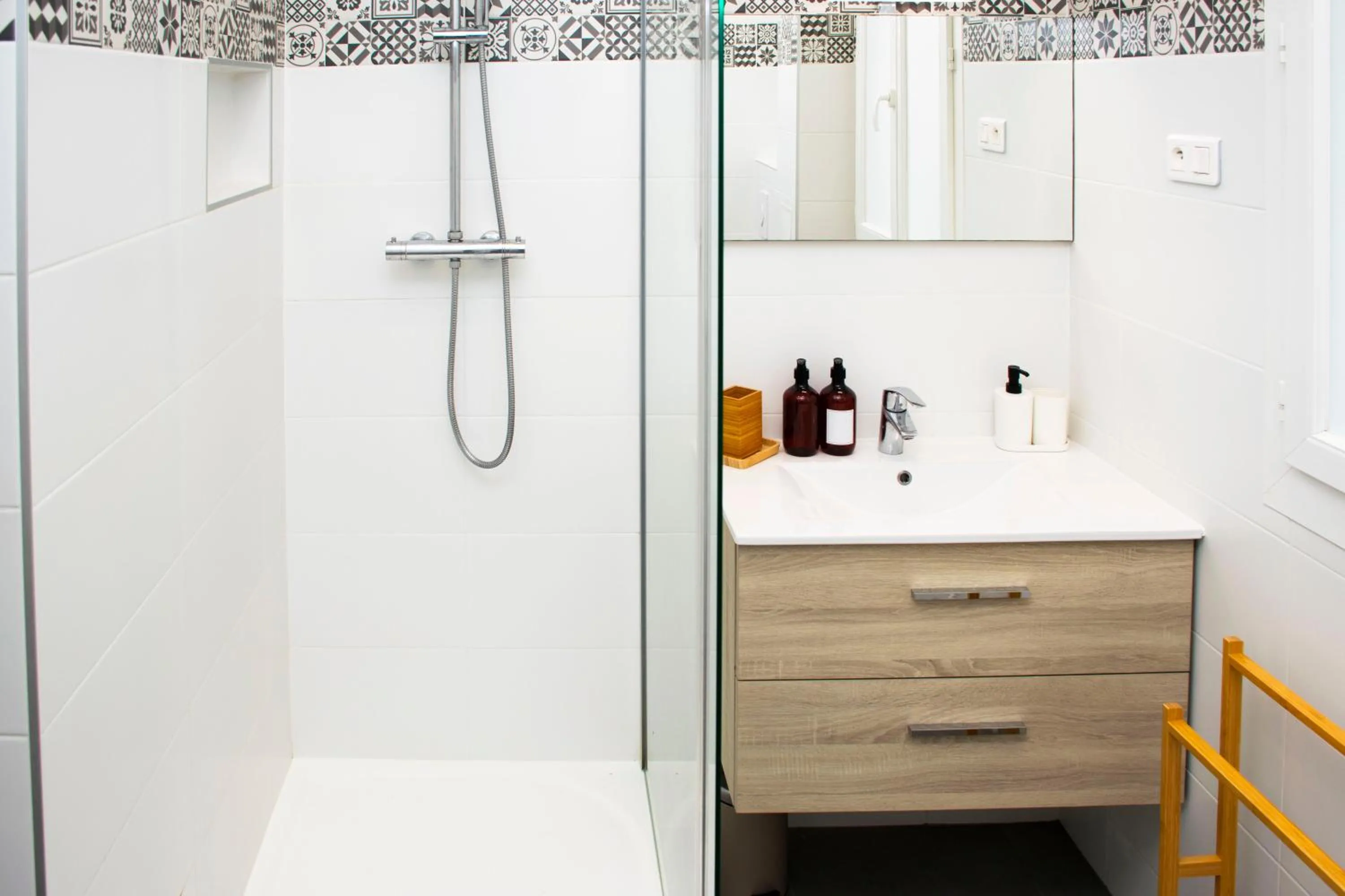 Shower in Appartement au coeur du Vieux-Port