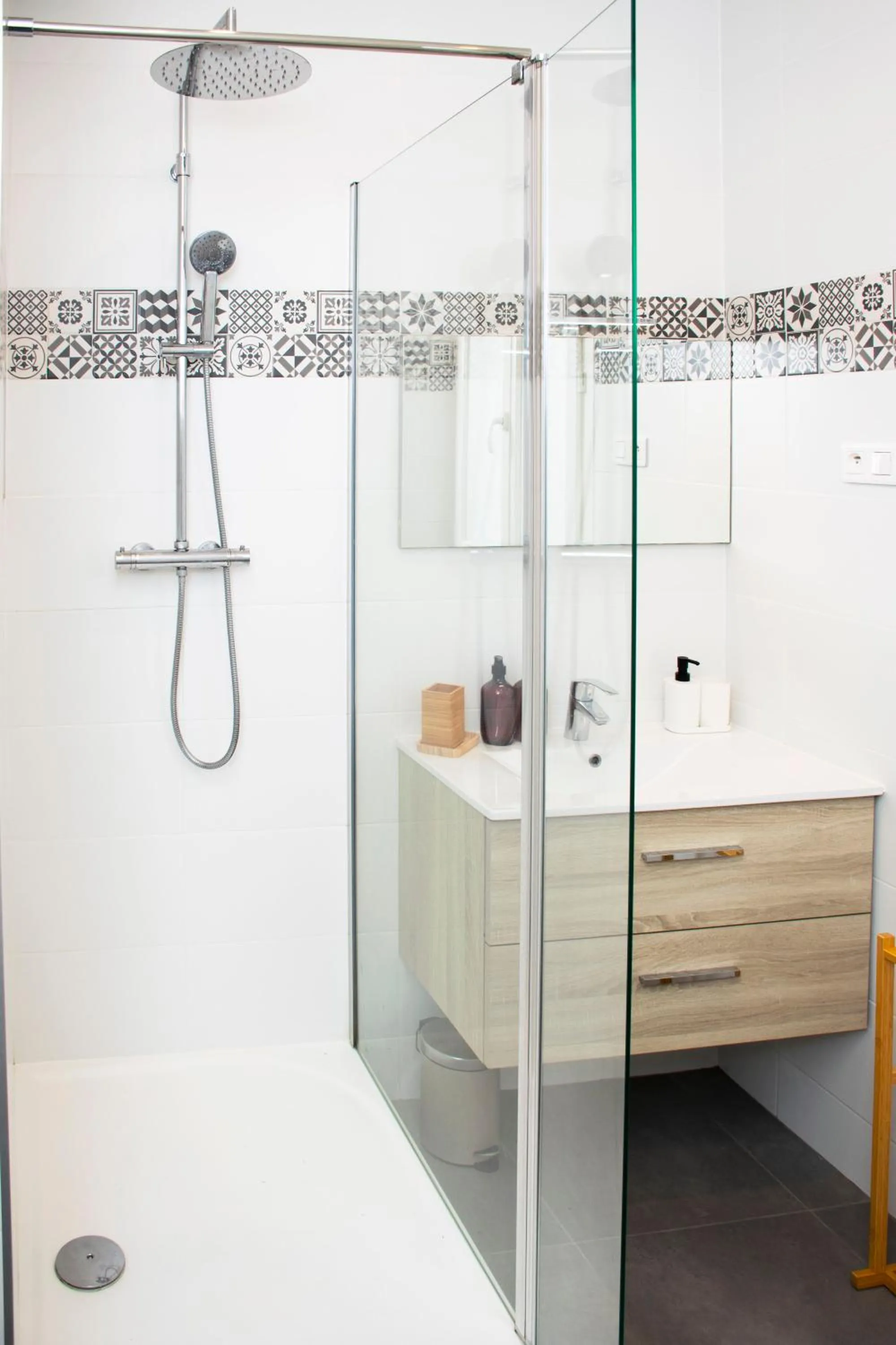 Shower in Appartement au coeur du Vieux-Port