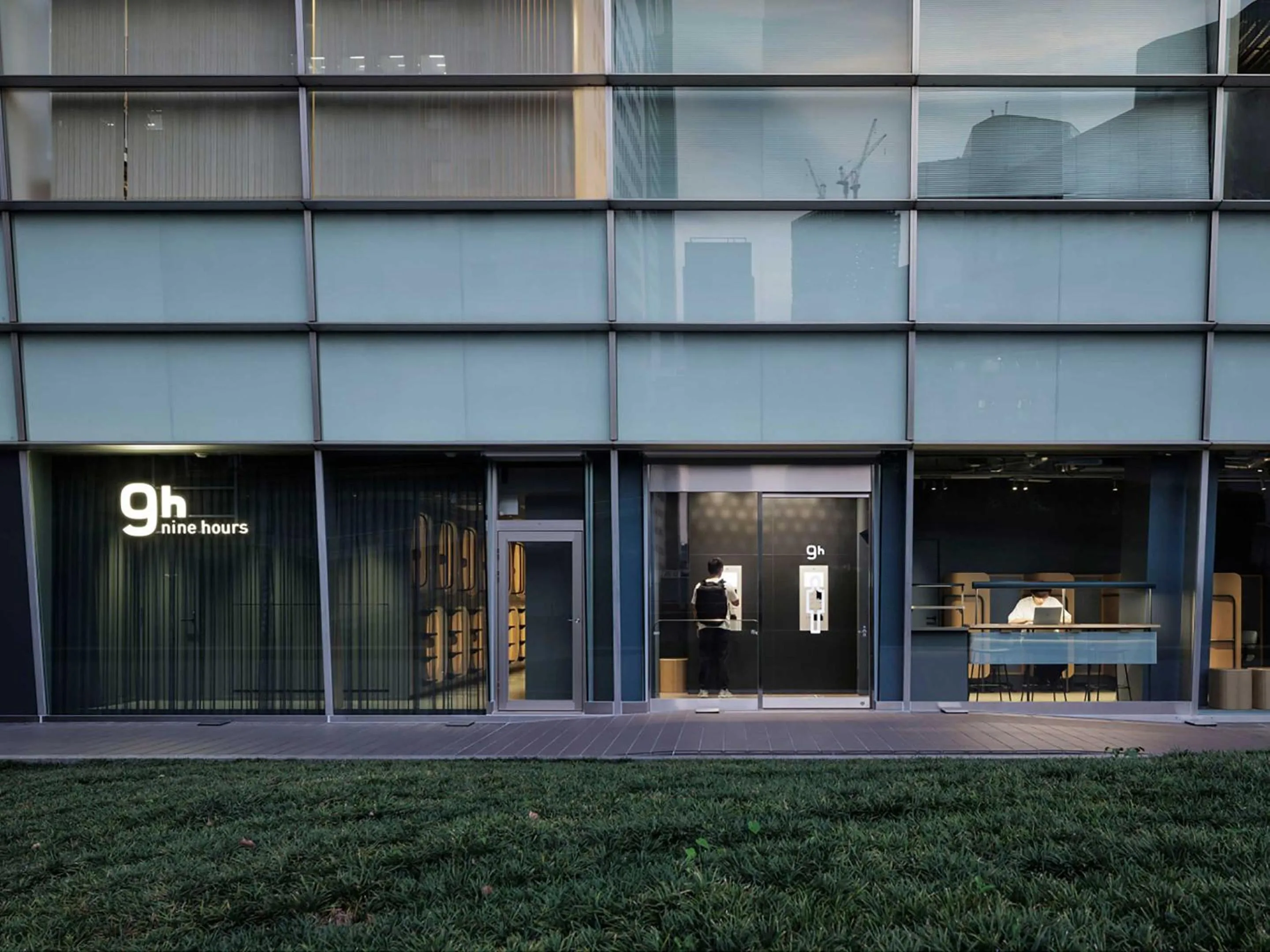 Property building in 9h nine hours Shinagawa station for men