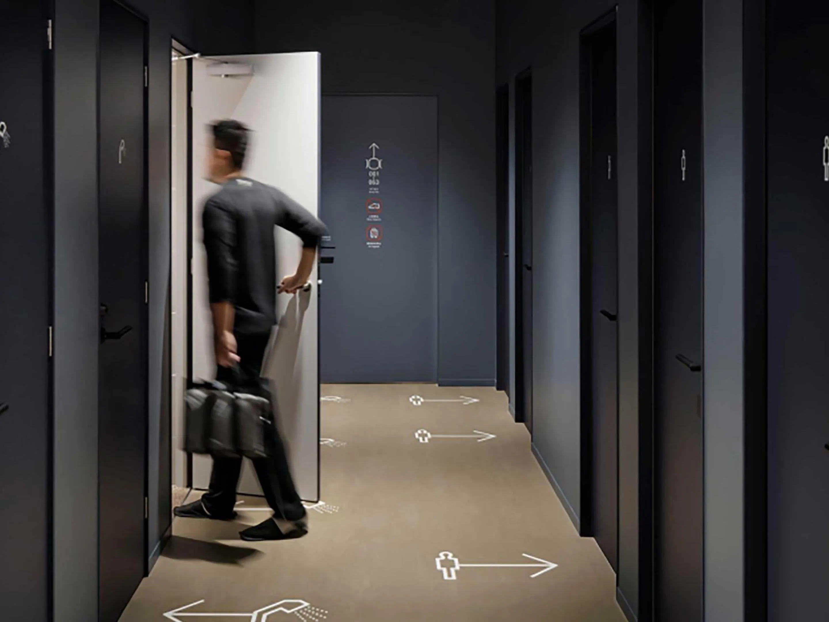 Bathroom in 9h nine hours Shinagawa station for men