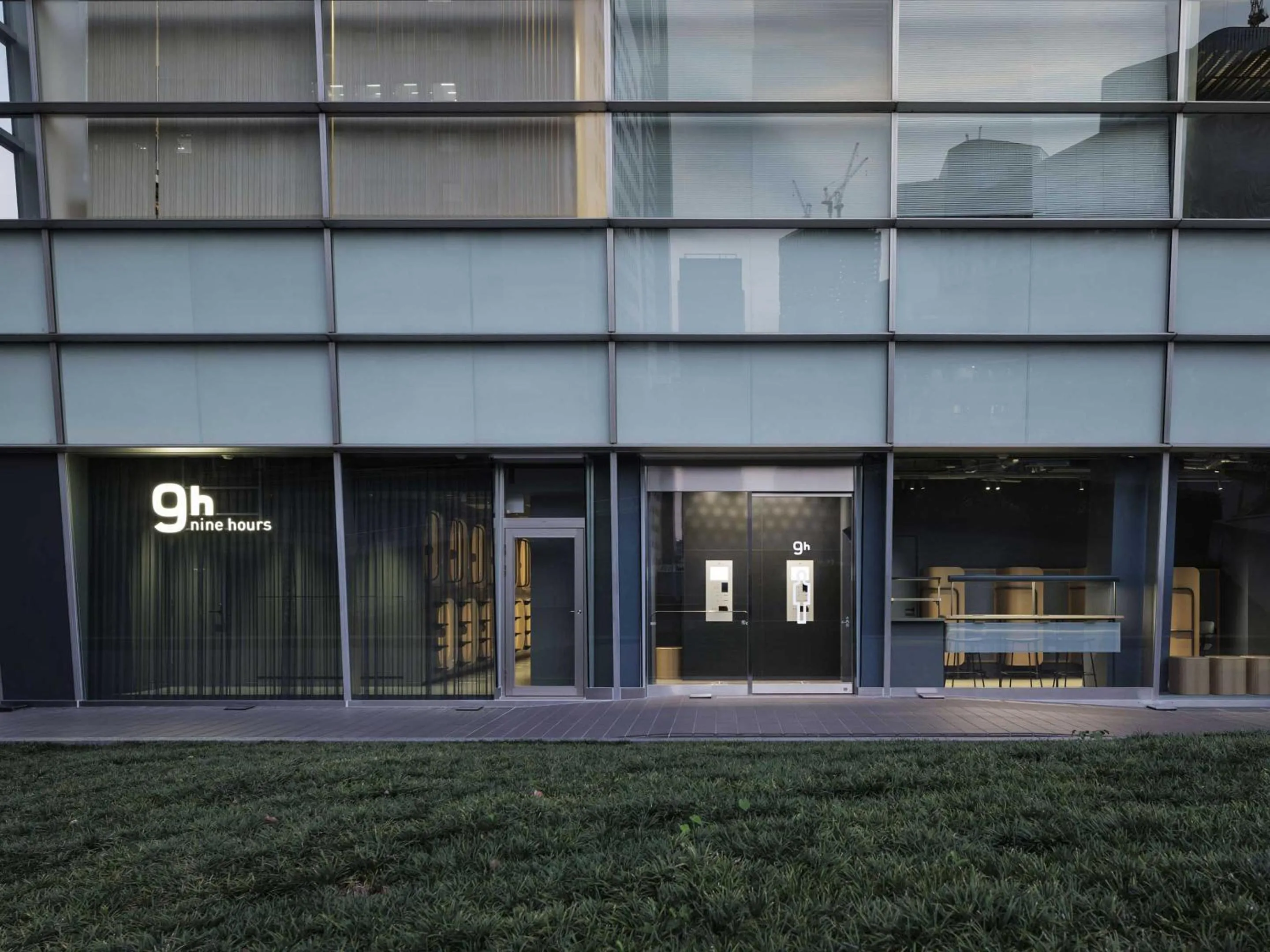 Facade/entrance in 9h nine hours Shinagawa station for men