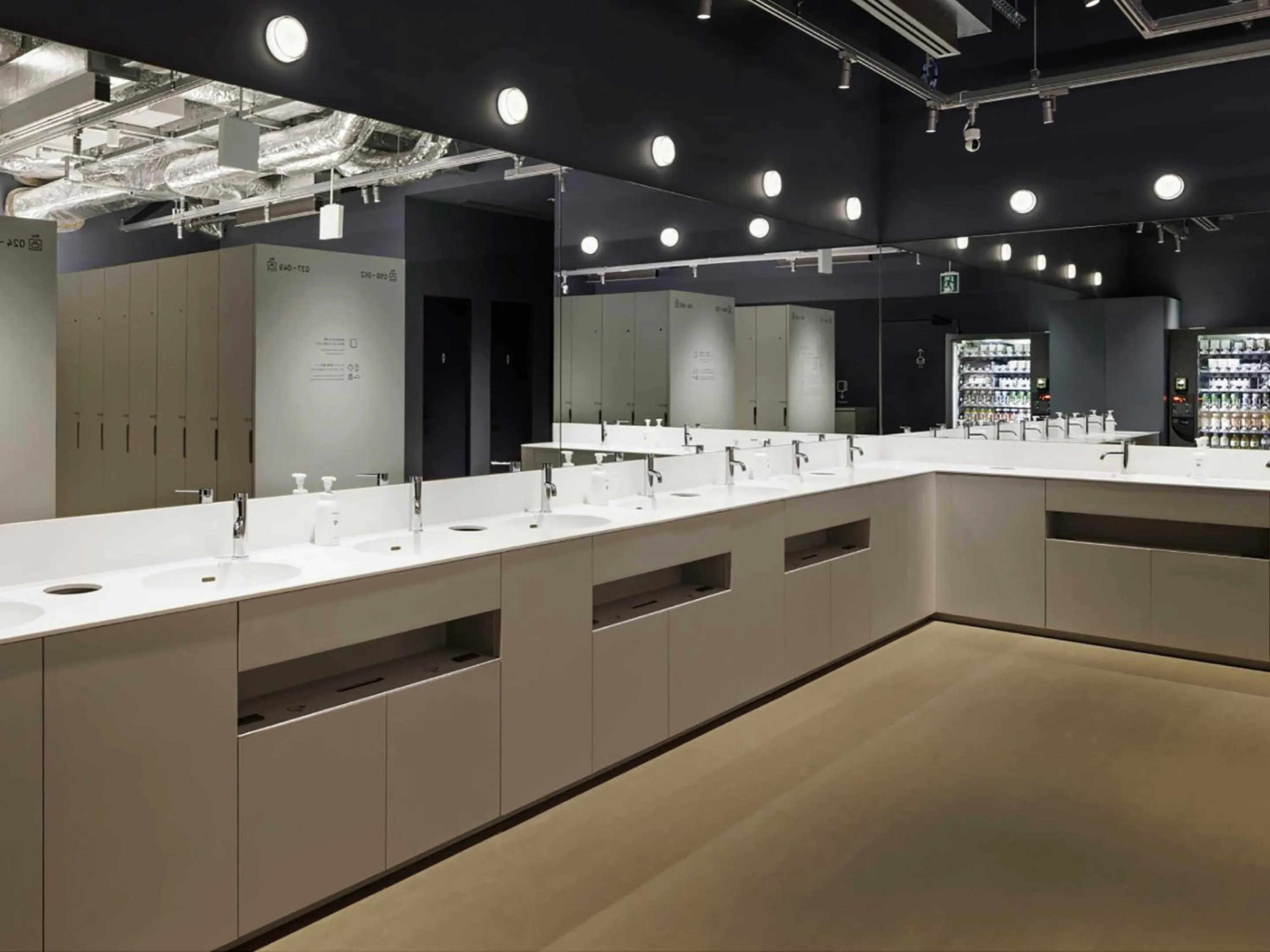 Bathroom in 9h nine hours Shinagawa station for men