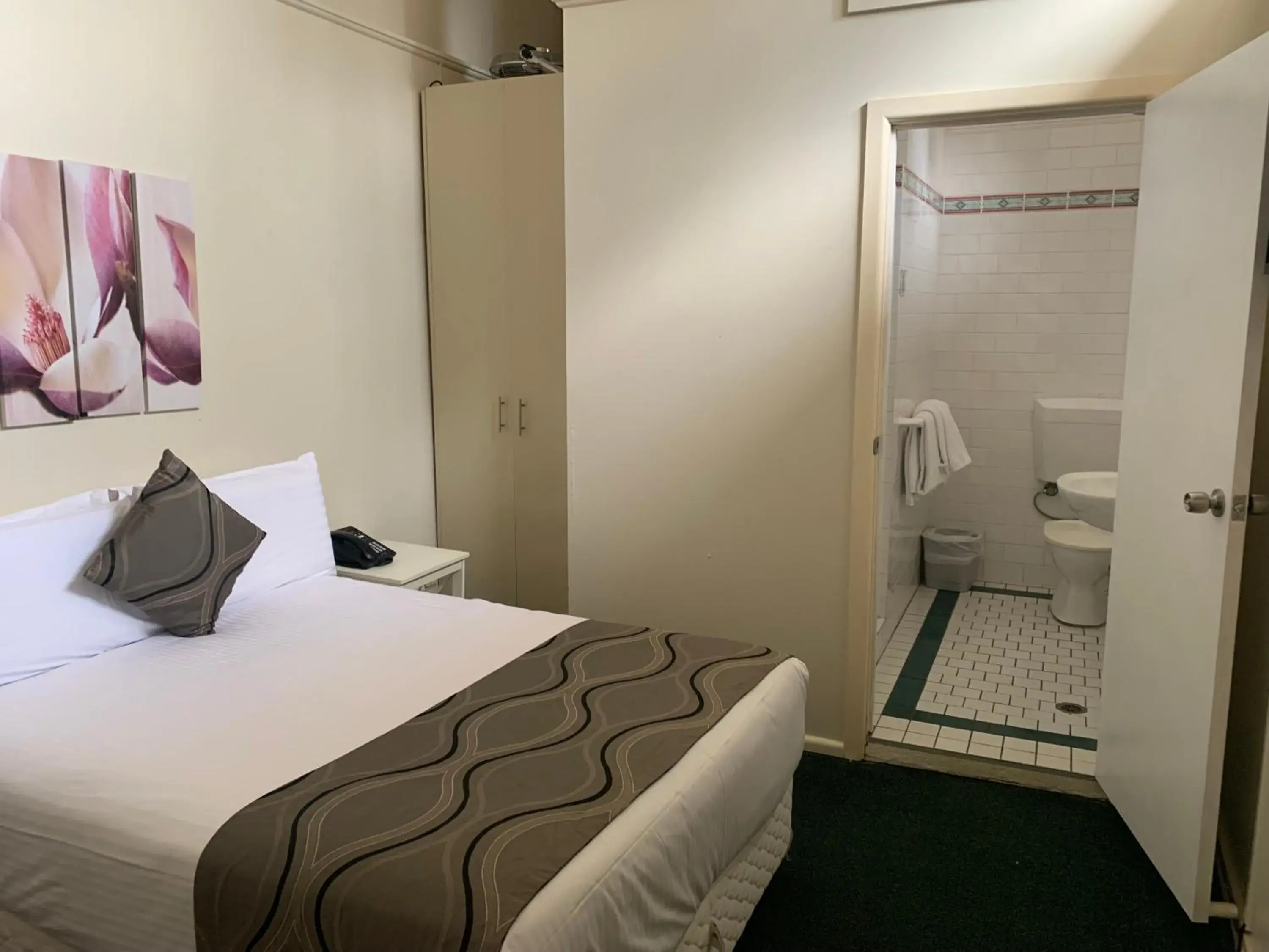 Budget Double Room in Duntryleague Budget Double Room in Duntryleague