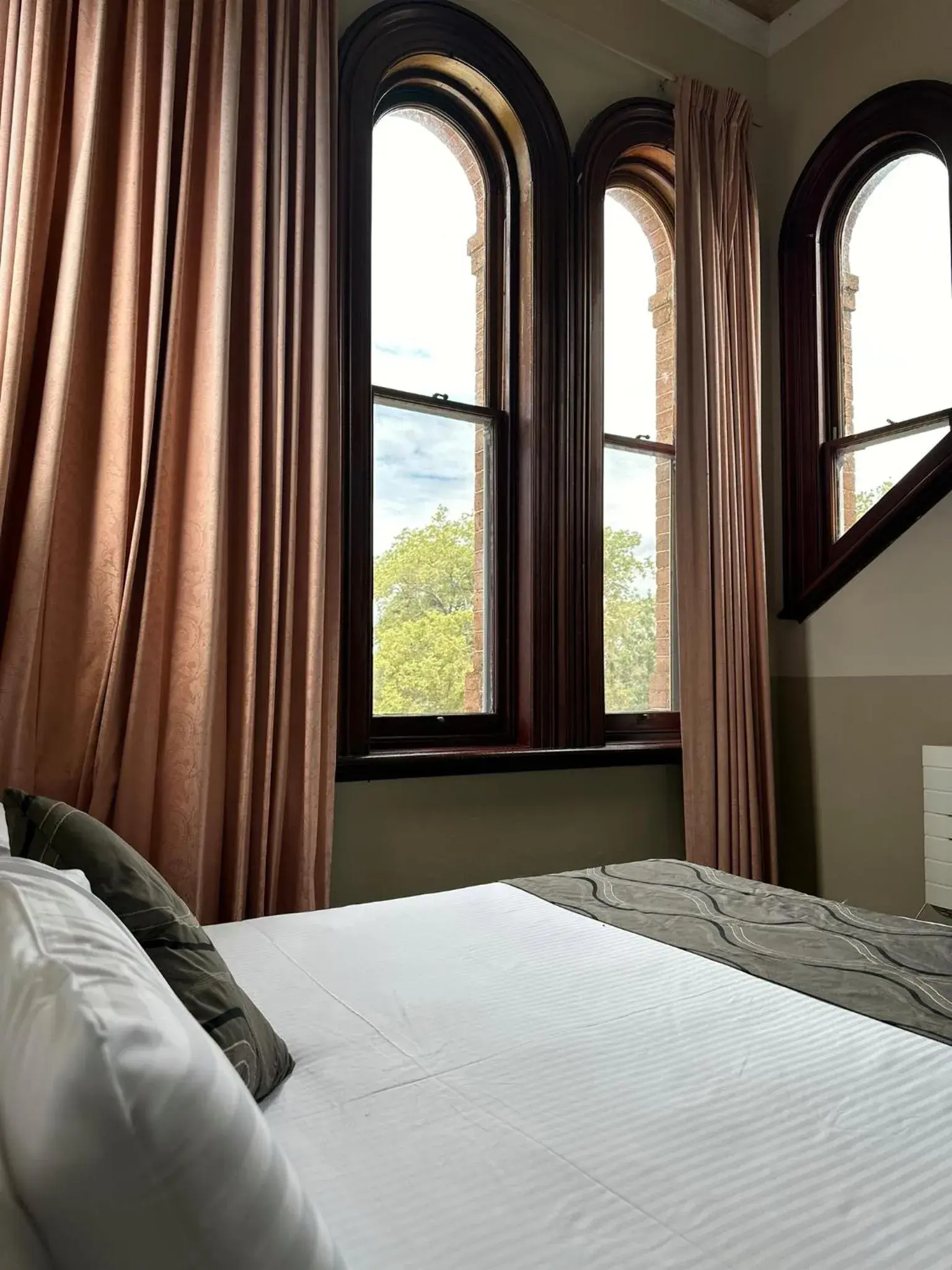 Standard Triple Room in Duntryleague Standard Triple Room in Duntryleague