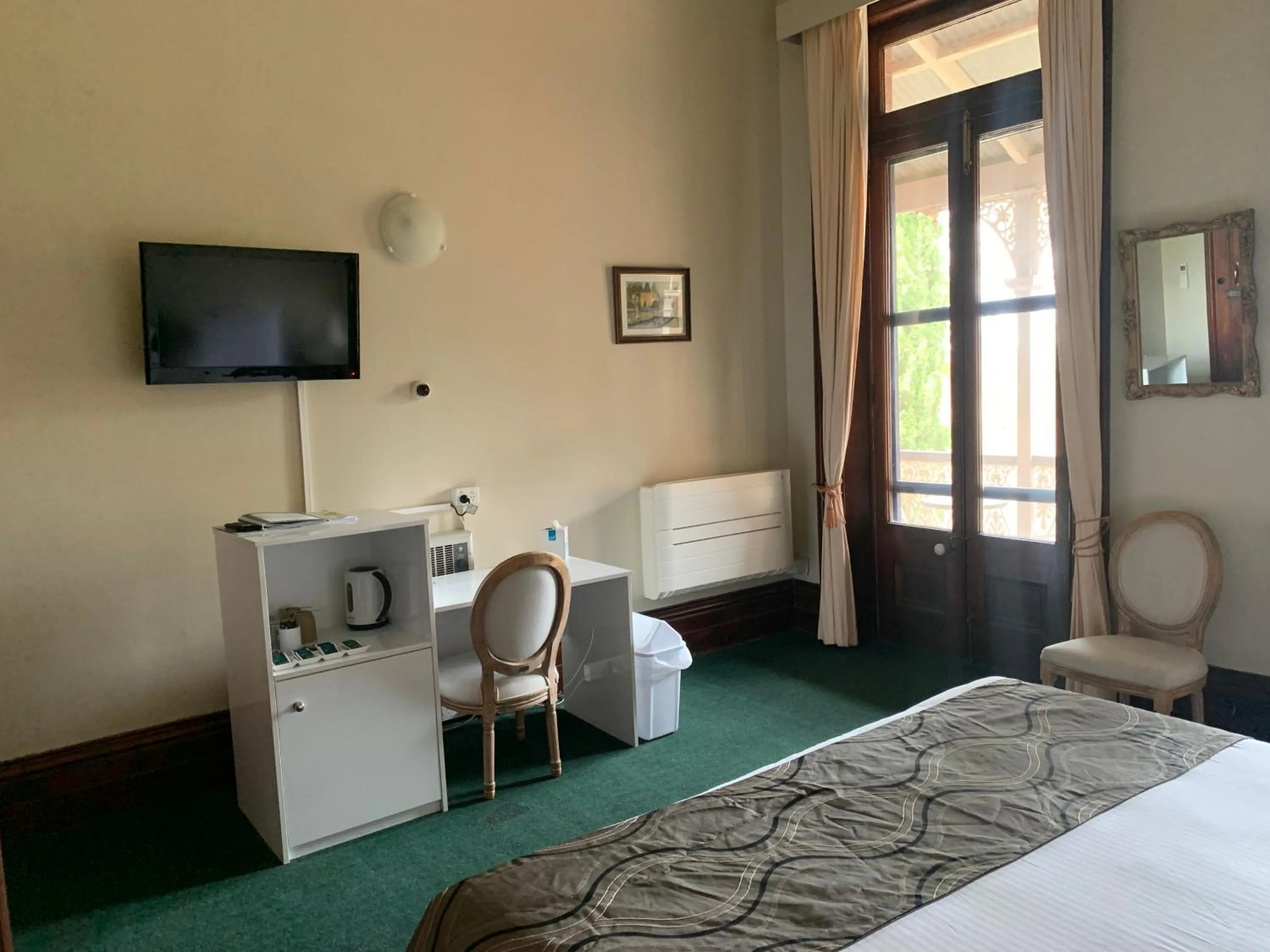 TV and multimedia, Bed in Duntryleague