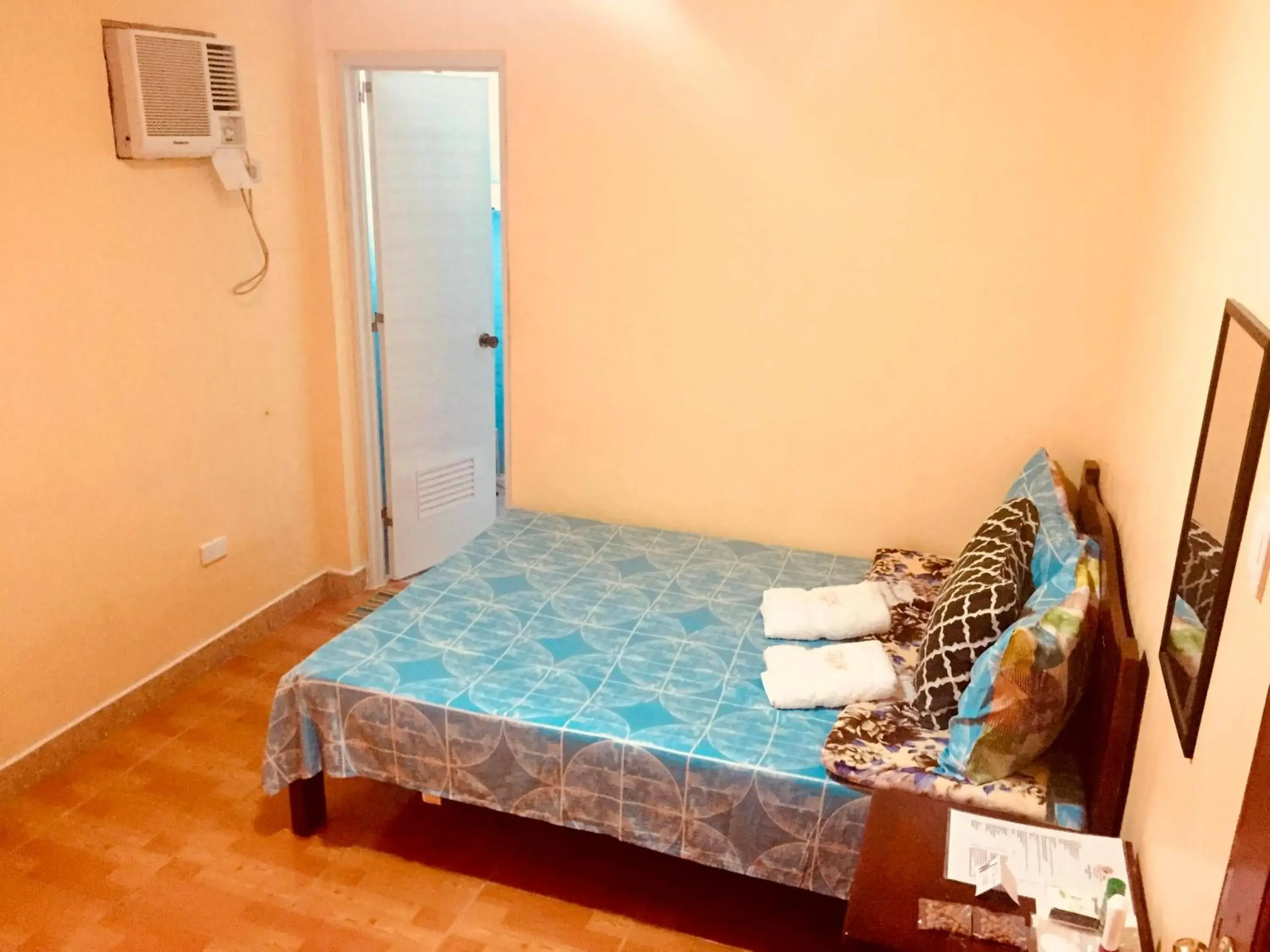 Deluxe Room in TGH Guest House Badian Deluxe Room in TGH Guest House Badian