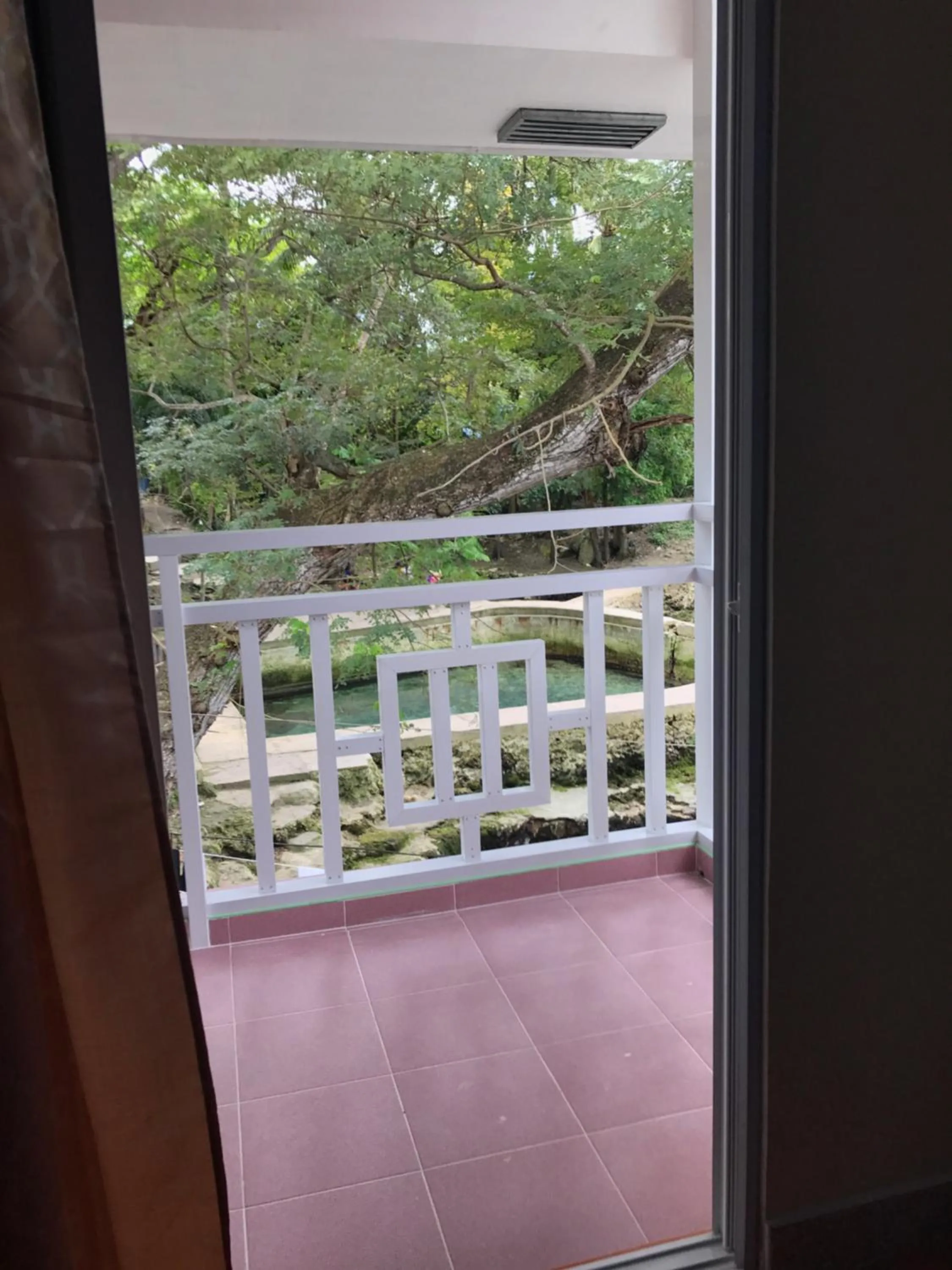 Patio in TGH Guest House Badian