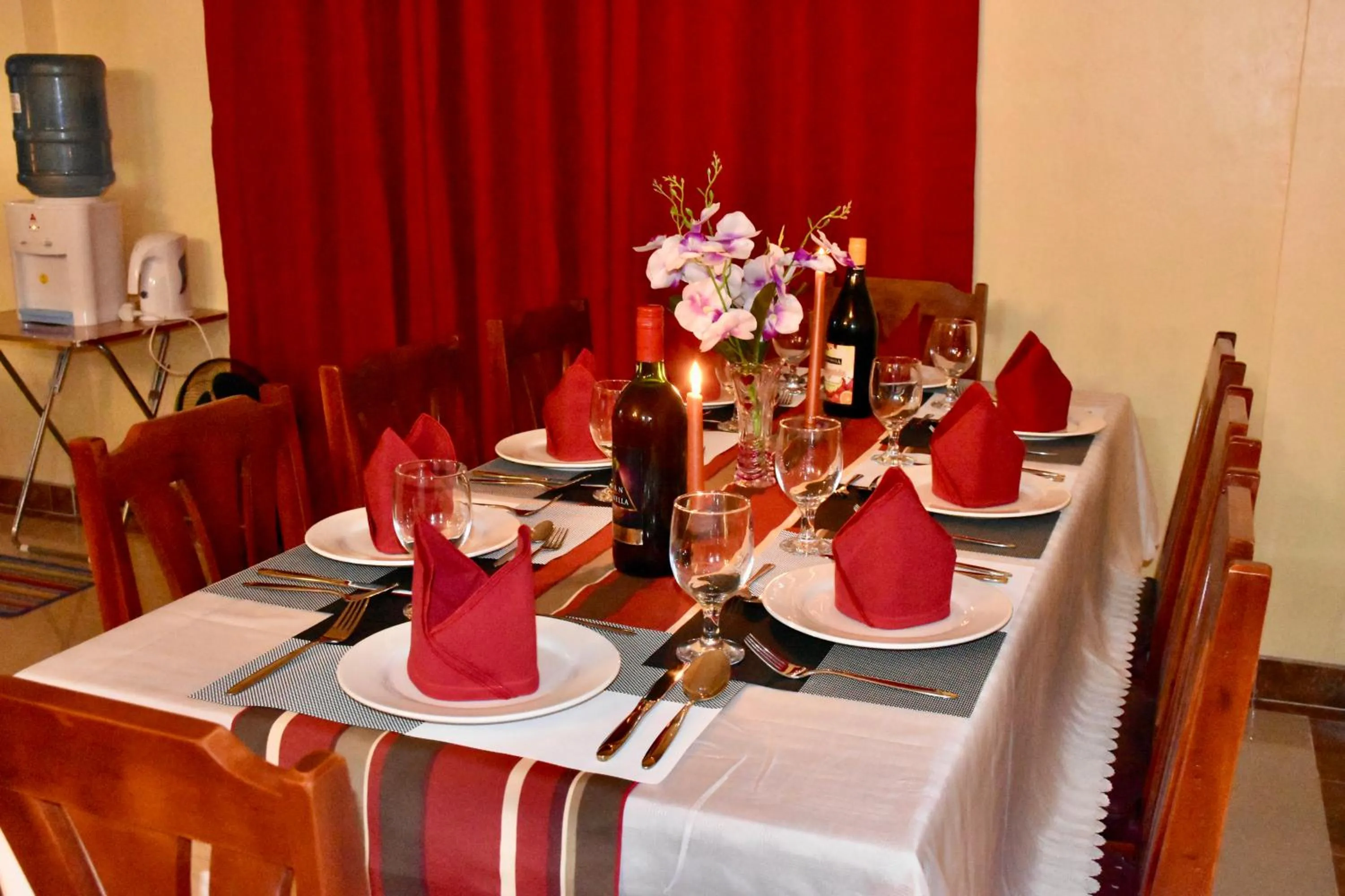 Restaurant/places to eat in TGH Guest House Badian