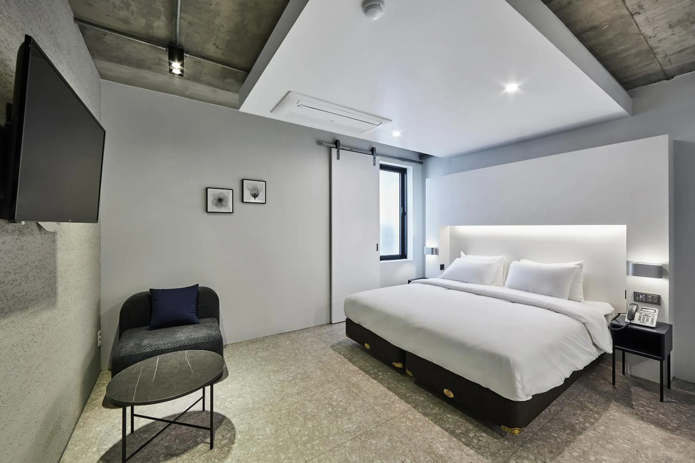 Bed in Hotel Intro Bed in Hotel Intro