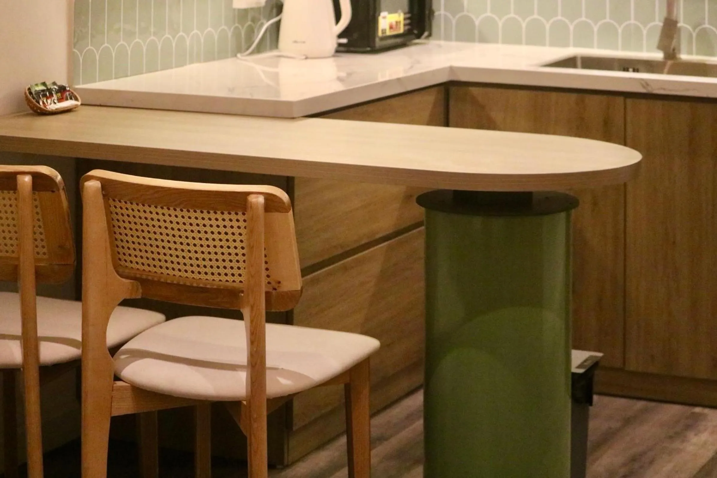 Kitchen or kitchenette in The Urban Westlake Apartment