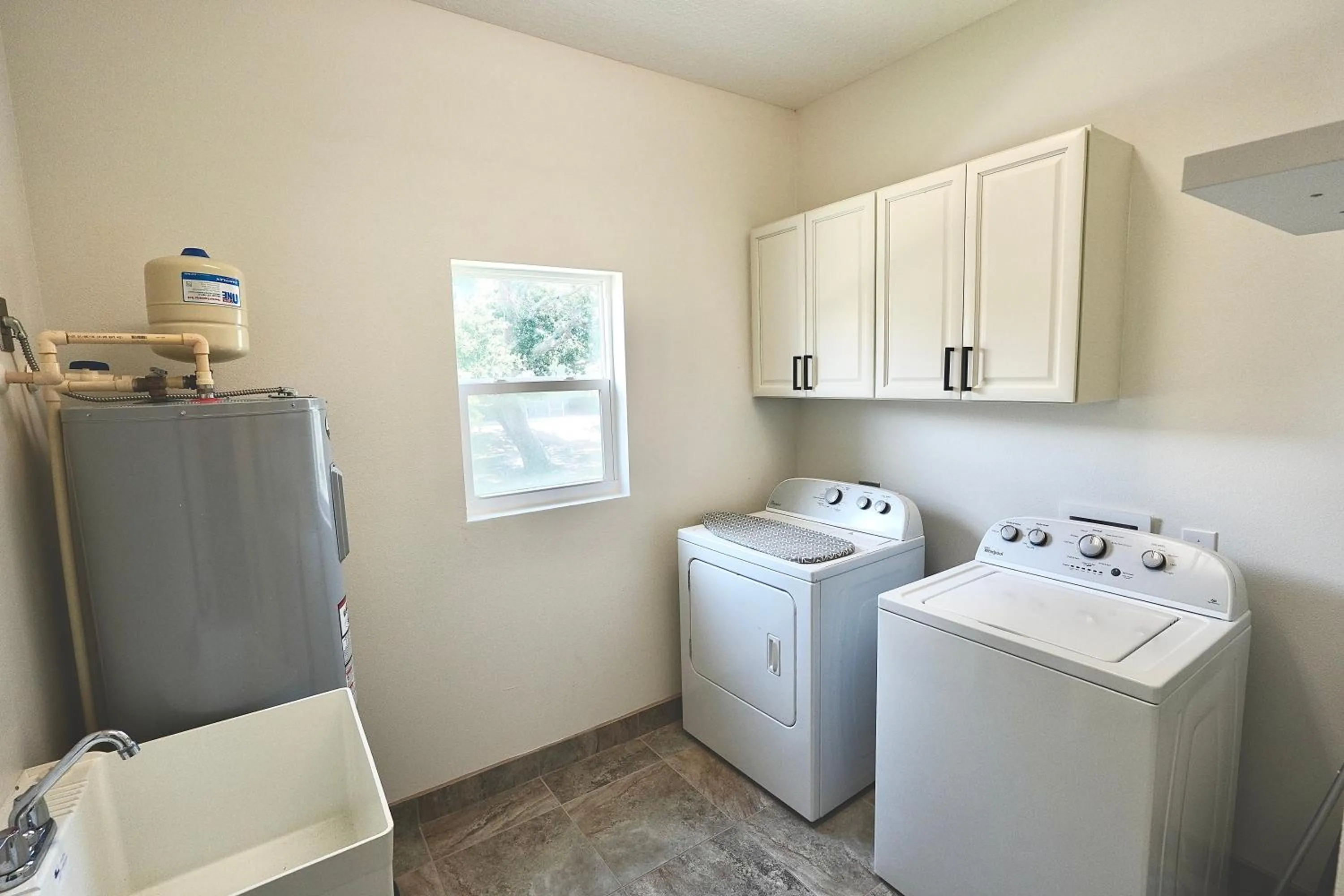 laundry in Villa Olivō -2BR Modern Luxury-River & Ocean Access