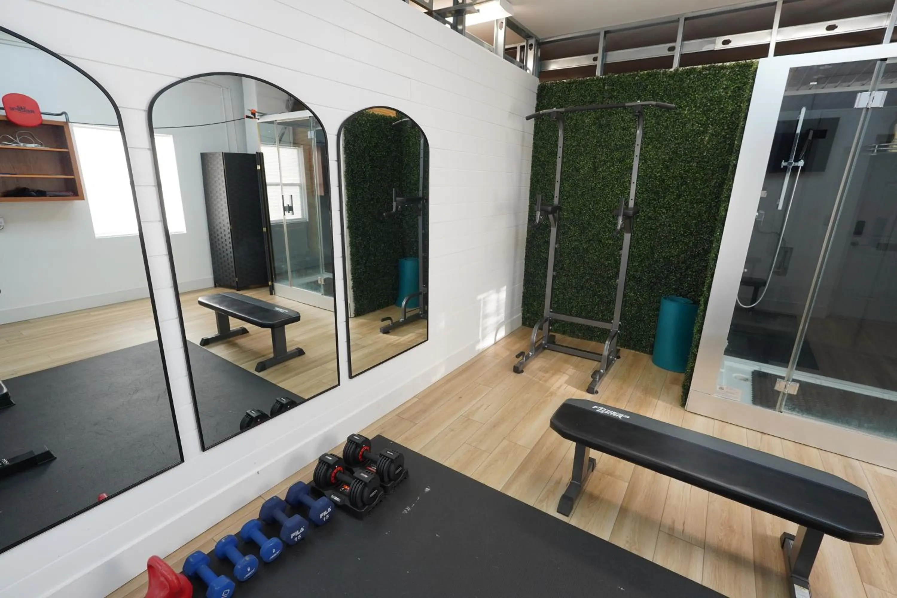Fitness centre/facilities in Villa Olivō -2BR Modern Luxury-River & Ocean Access