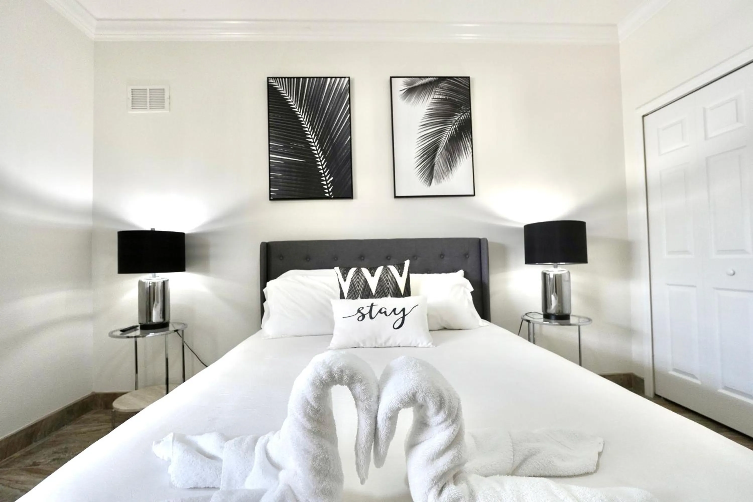 Bed in Villa Olivō -2BR Modern Luxury-River & Ocean Access