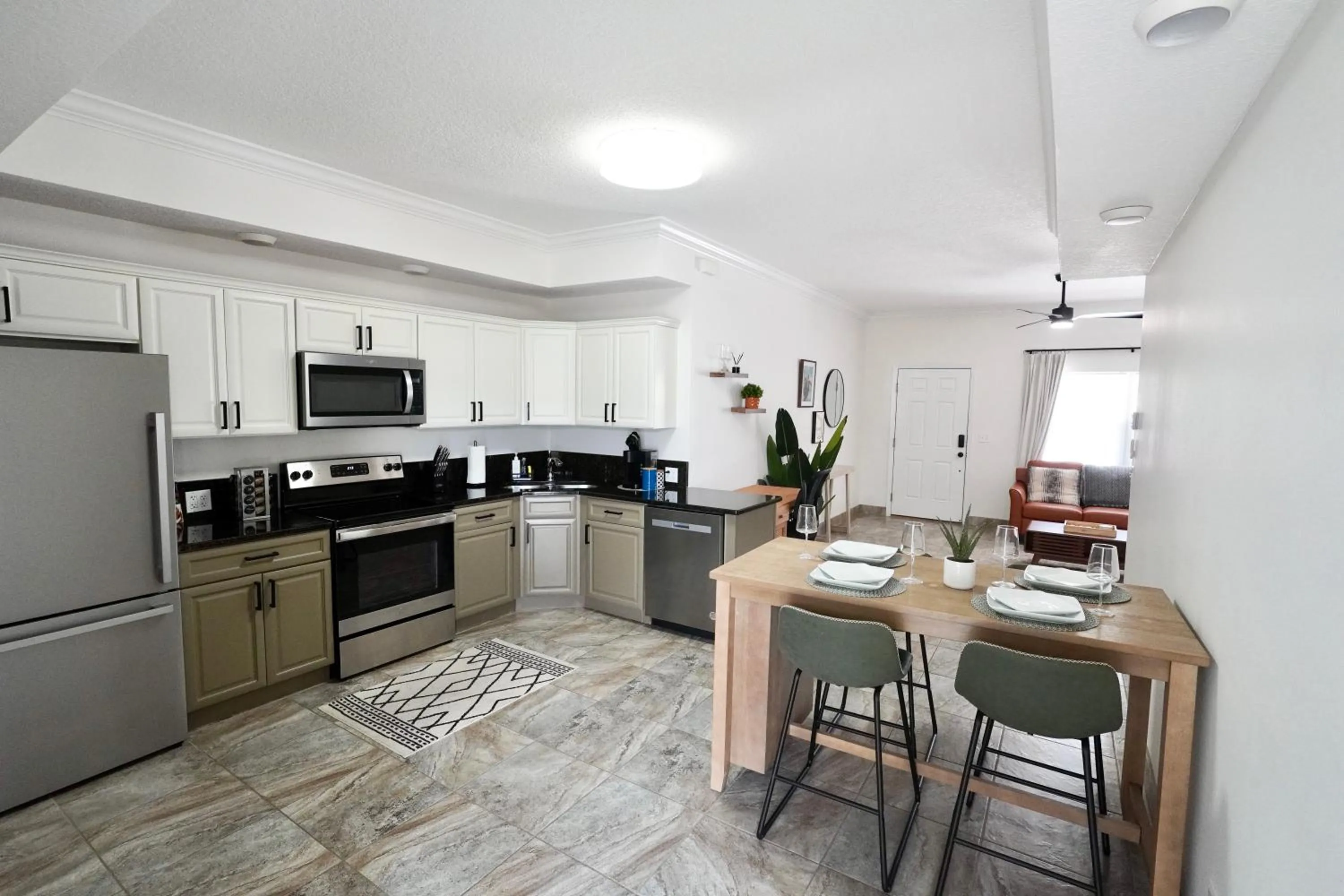 Dining area in Villa Olivō -2BR Modern Luxury-River & Ocean Access