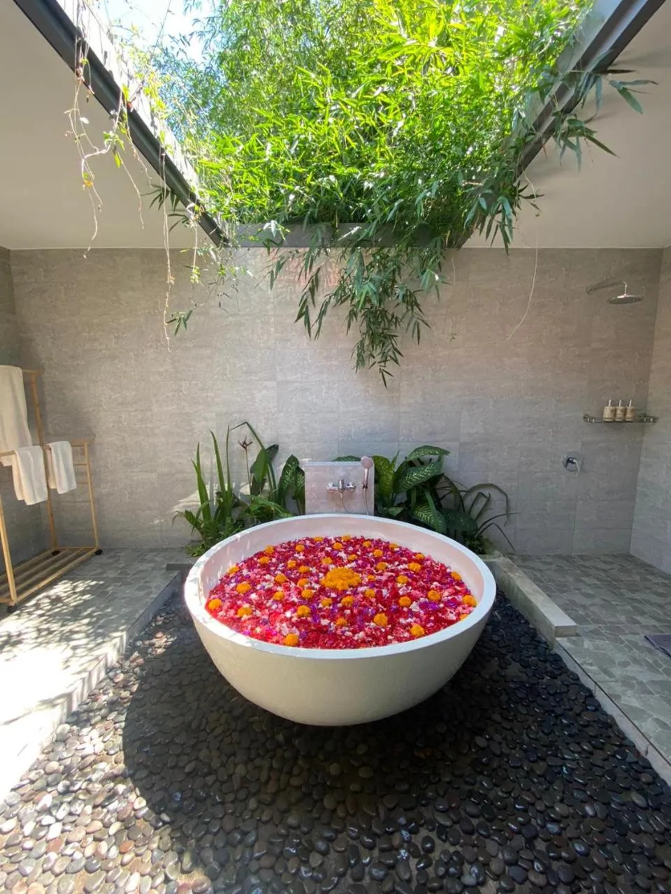 Bath in Ocean Paradise Bali