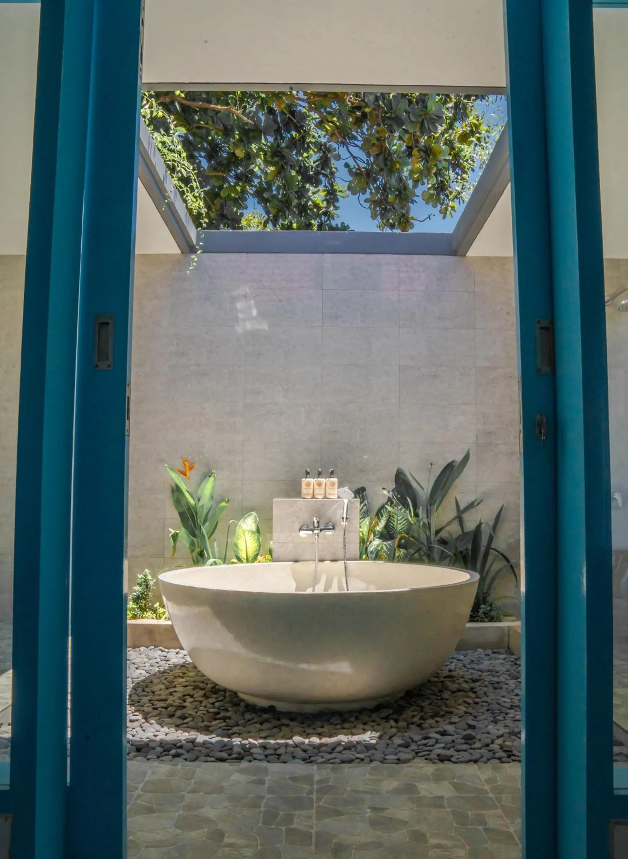 Bath in Ocean Paradise Bali