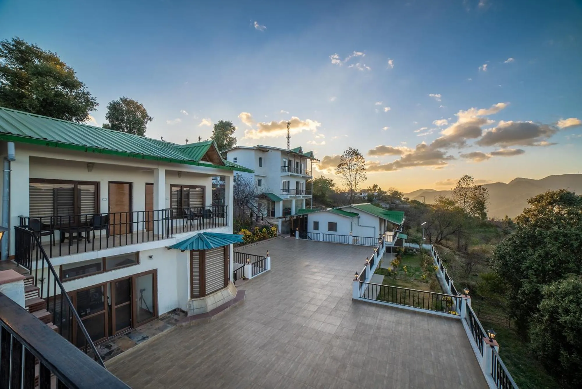 Balcony/Terrace in Dhanachuli Retreat