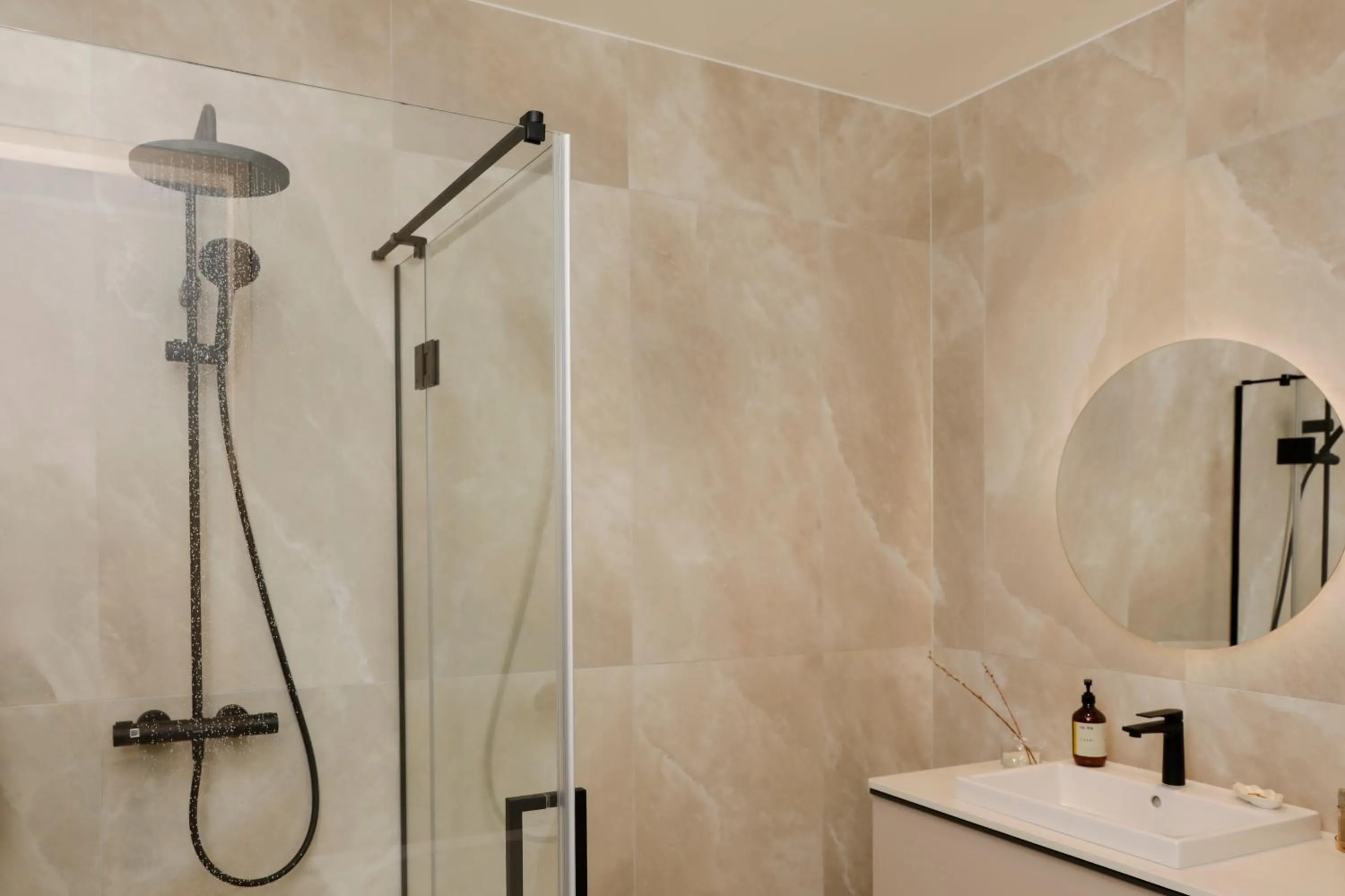 Shower in Bob W Tallinn Kesklinn