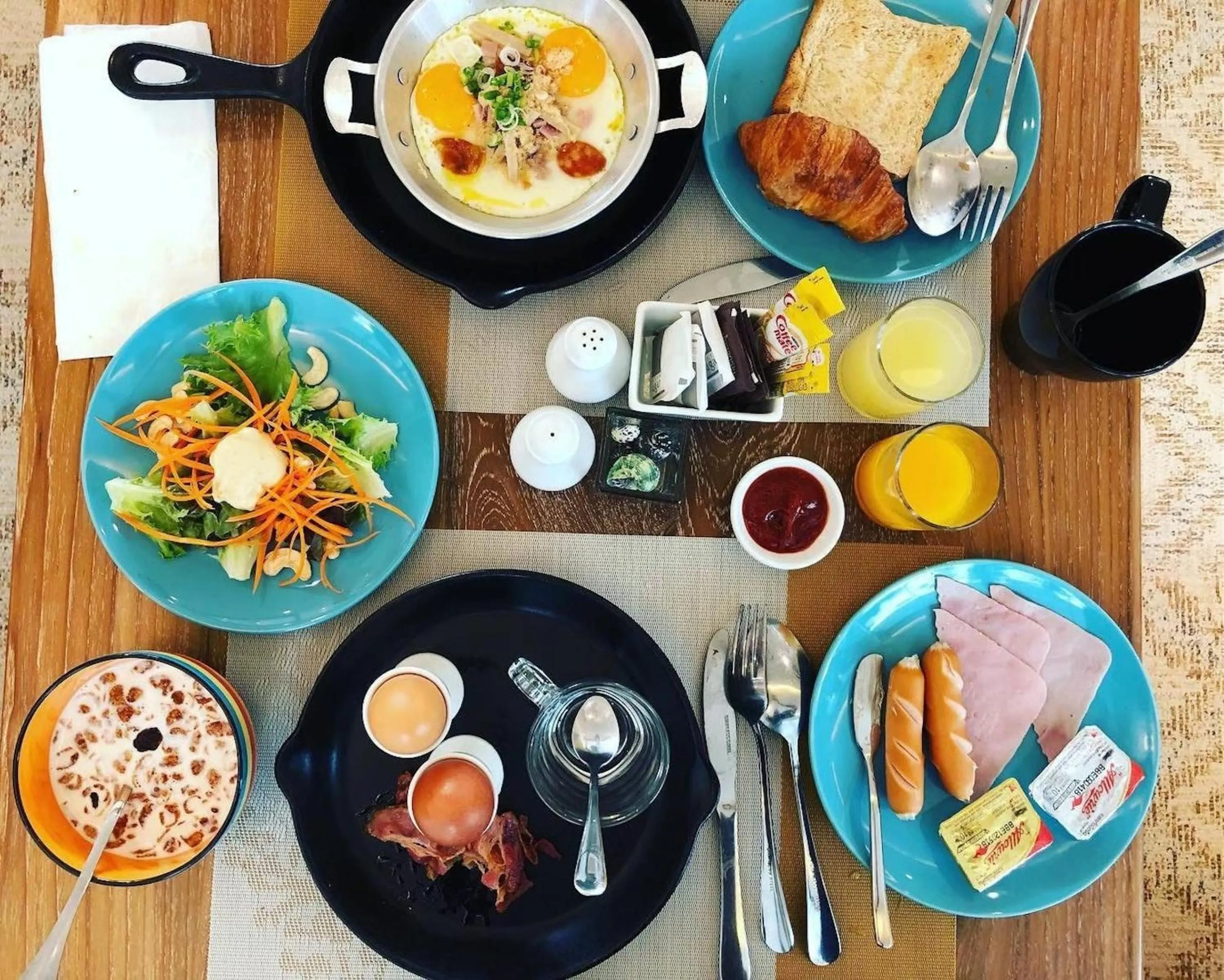 Restaurant/places to eat in Costa Village Jacuzzi Bangsaray