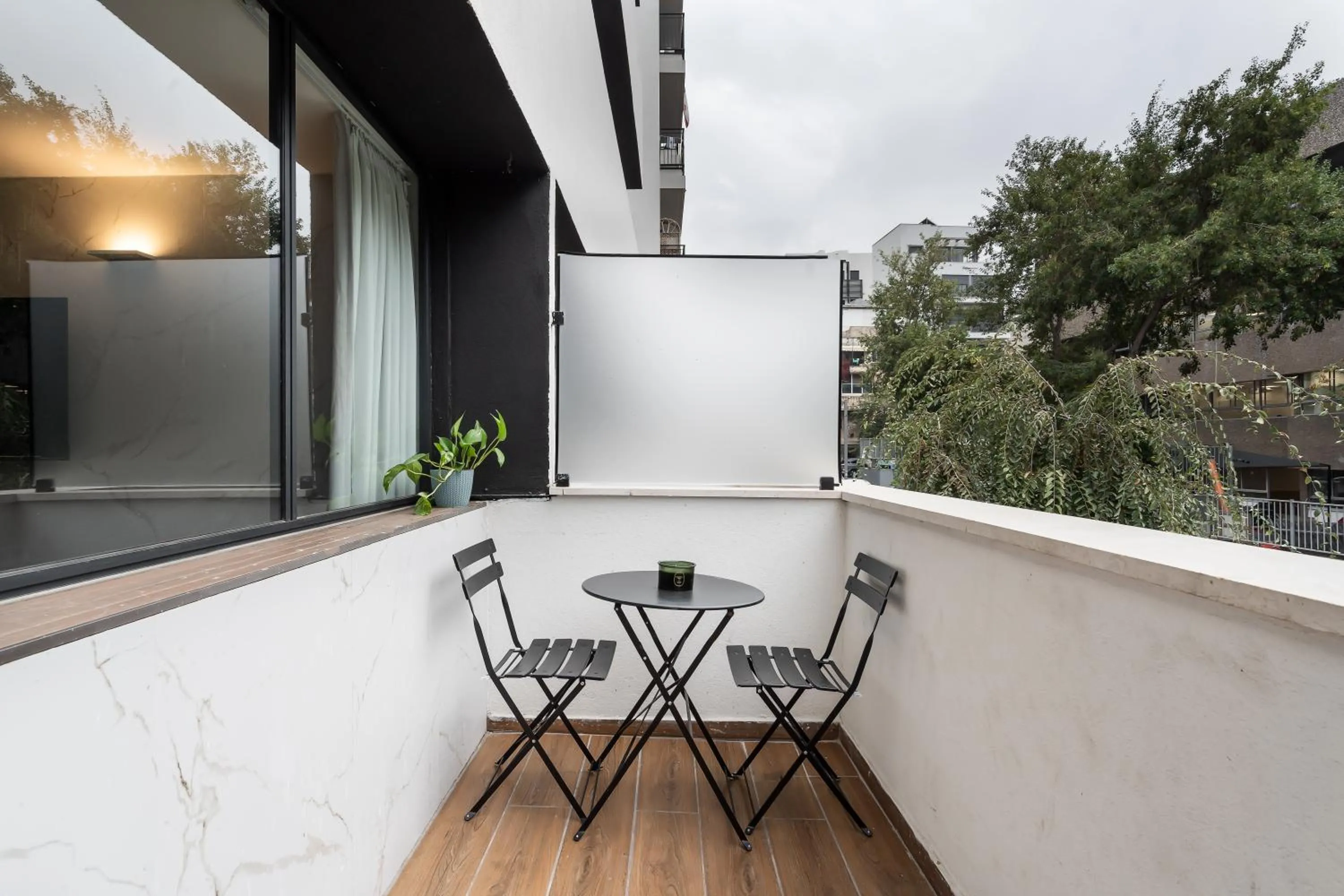 Patio in Mulan Hotel TLV