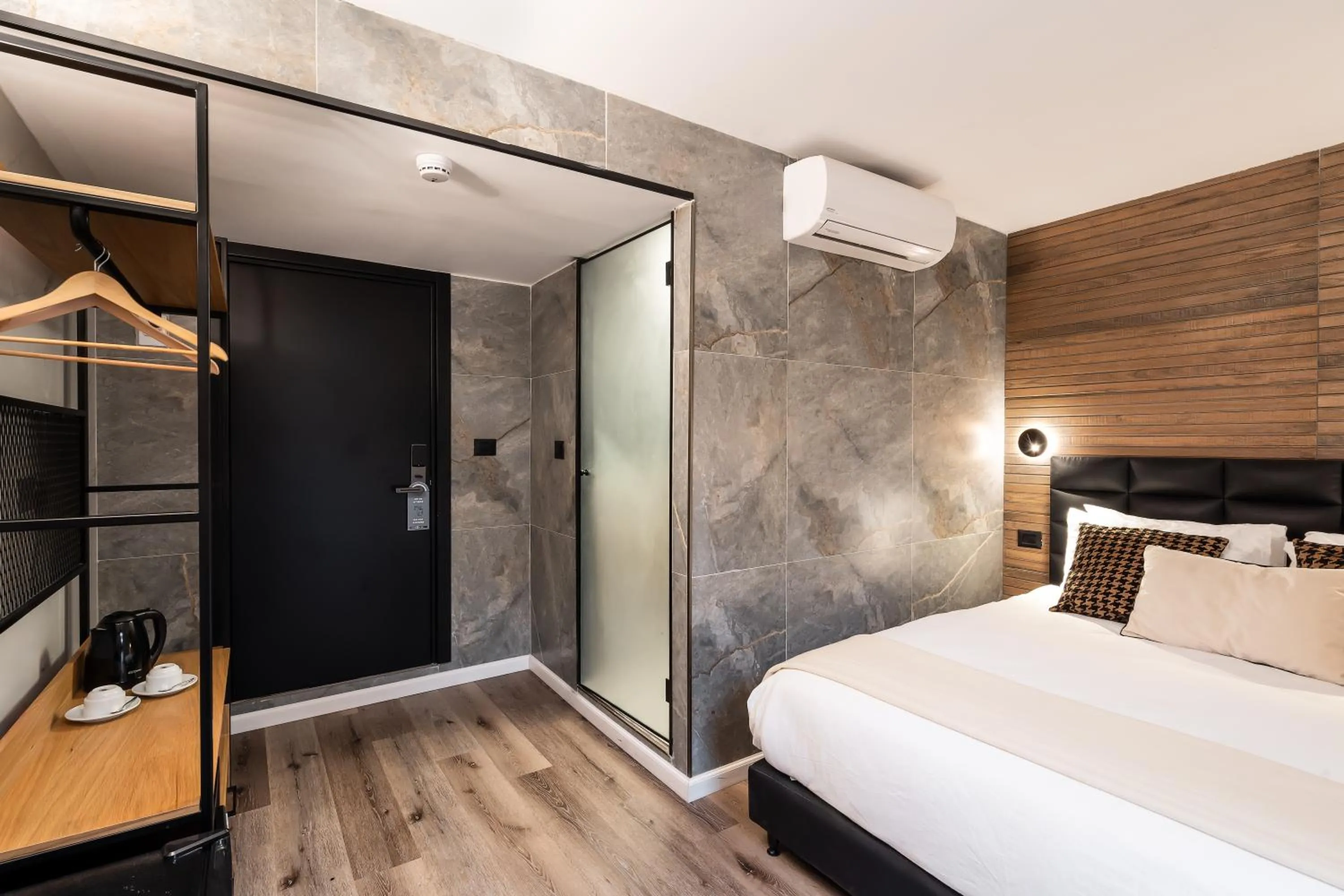Bed in Mulan Hotel TLV