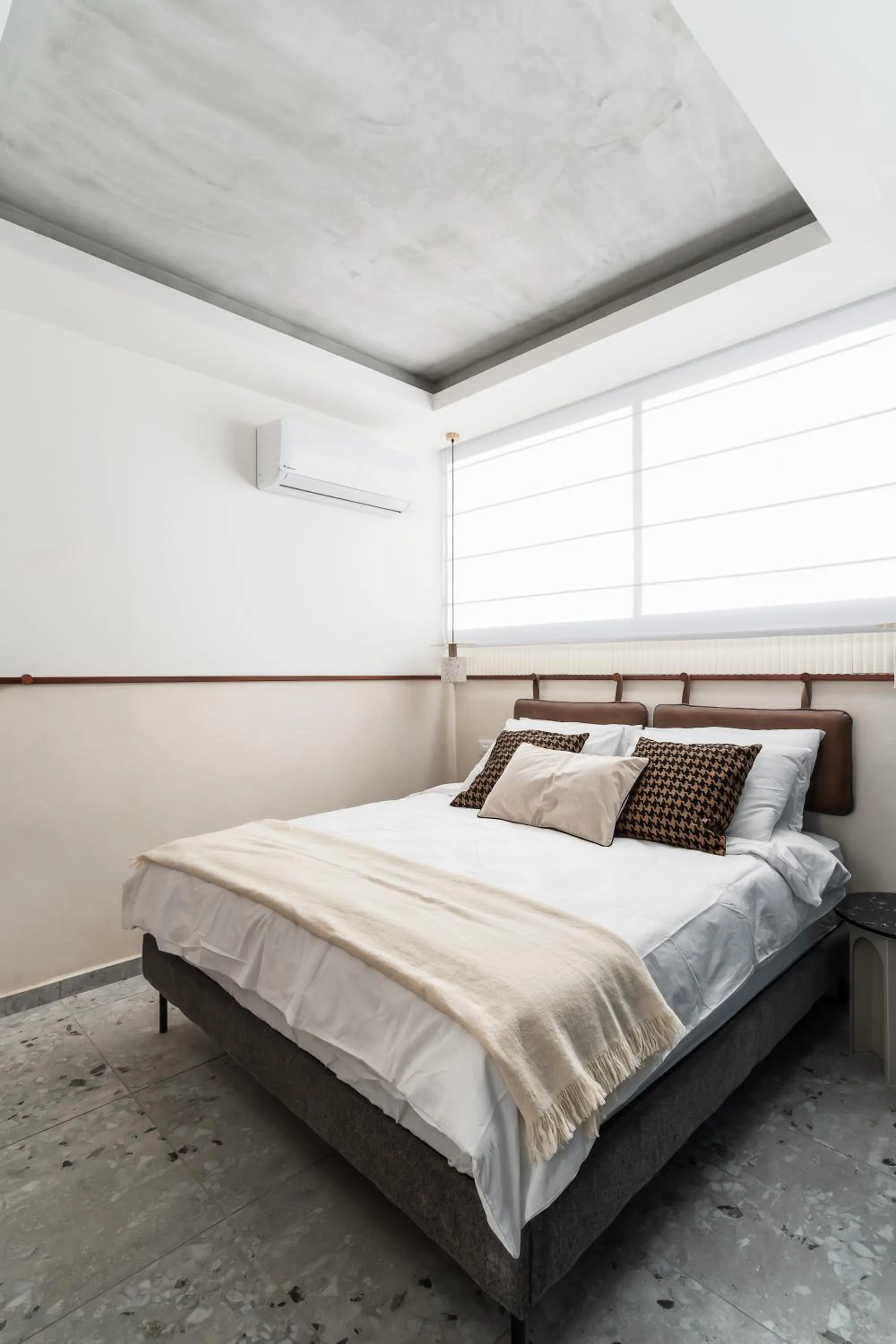 Bed in Mulan Hotel TLV