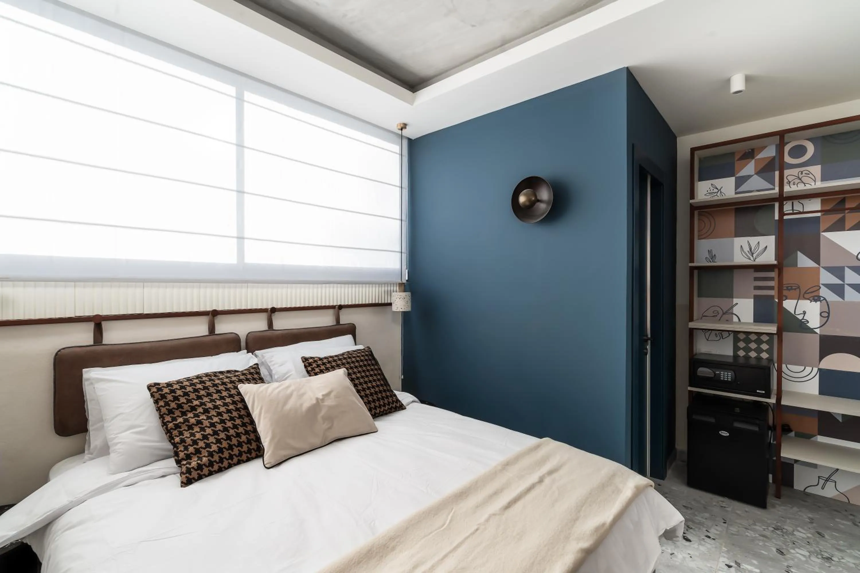 Bed in Mulan Hotel TLV