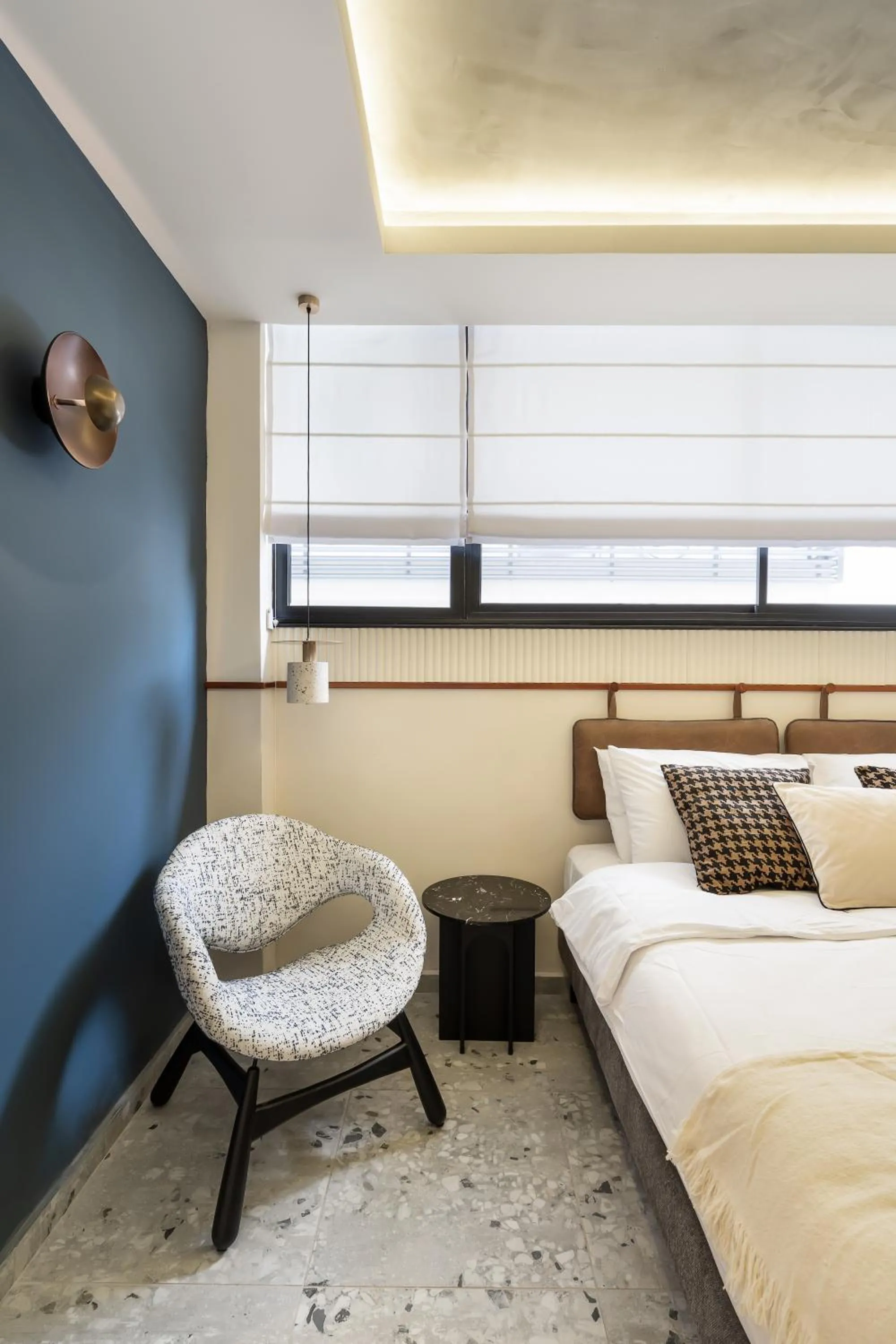 Bed in Mulan Hotel TLV