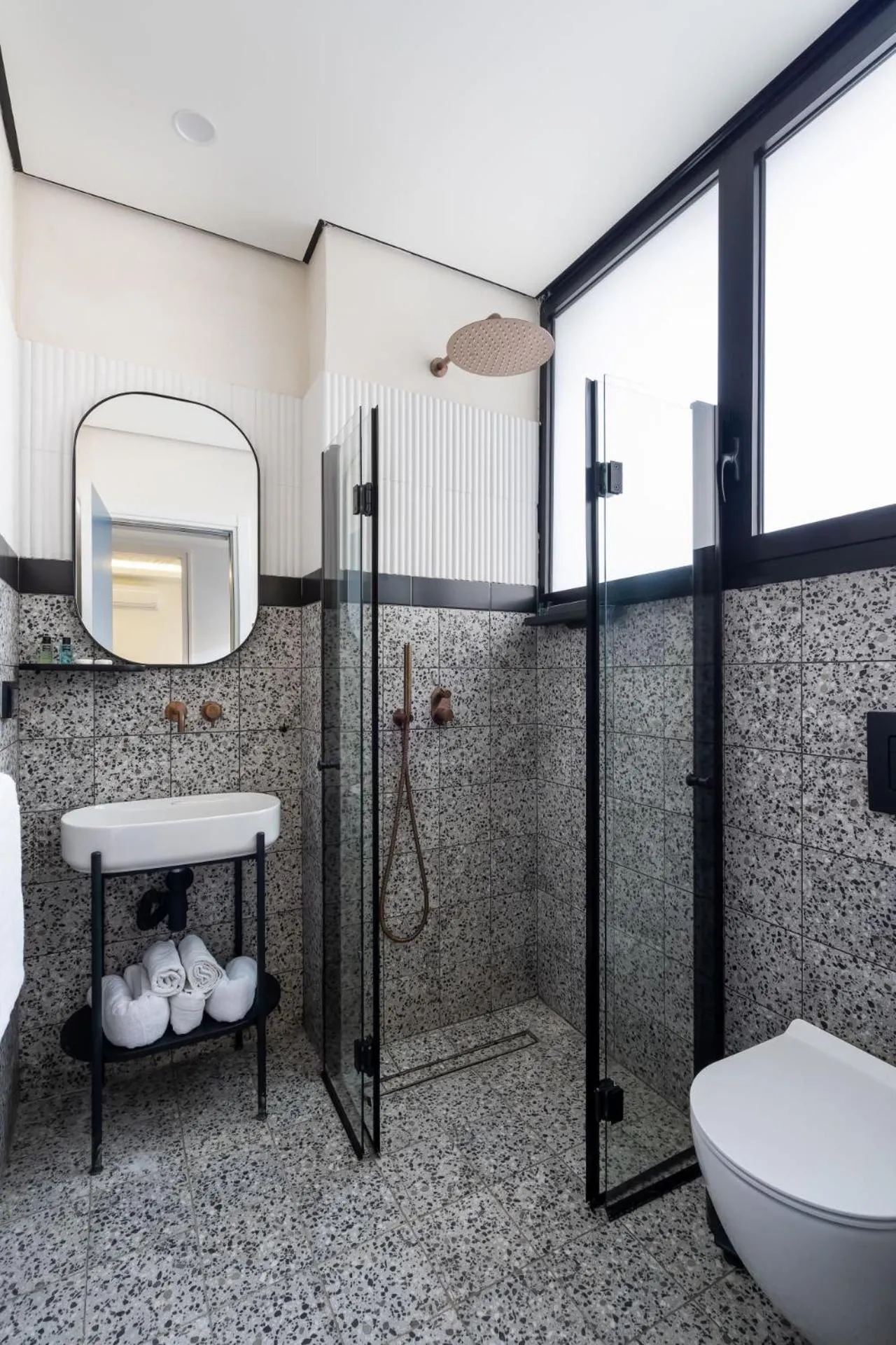 Bathroom in Mulan Hotel TLV