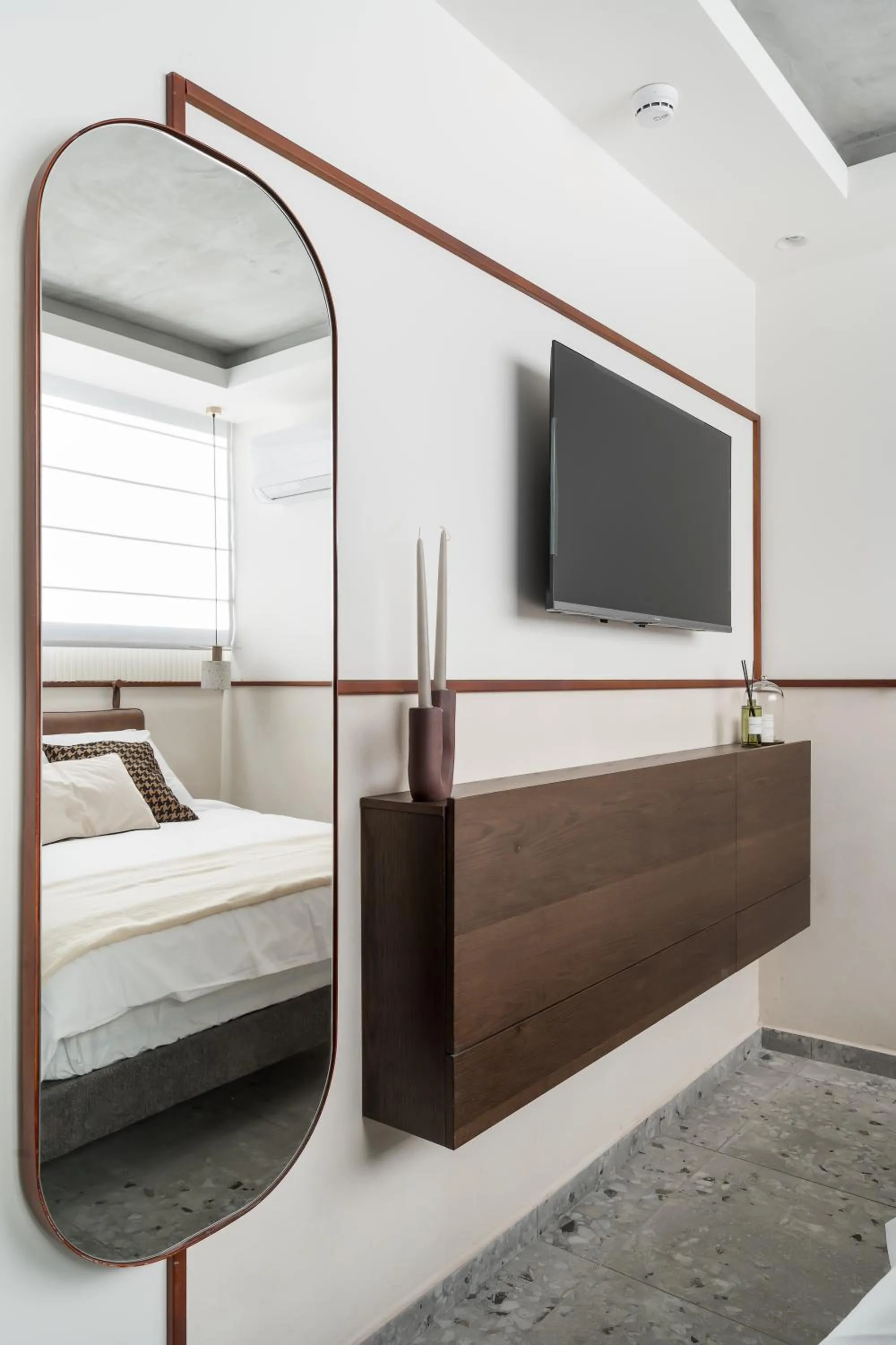 Bed in Mulan Hotel TLV