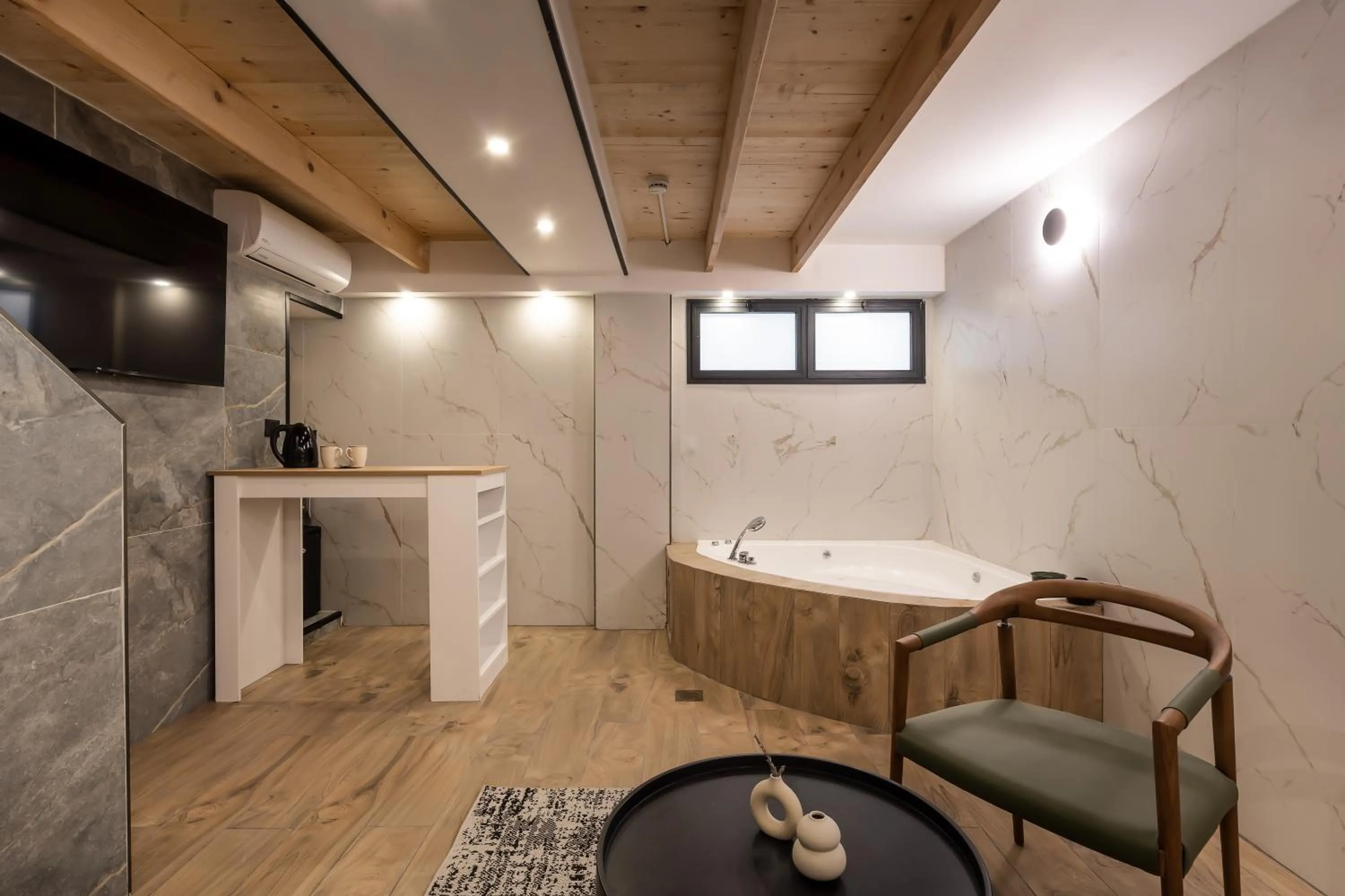 Hot Tub in Mulan Hotel TLV
